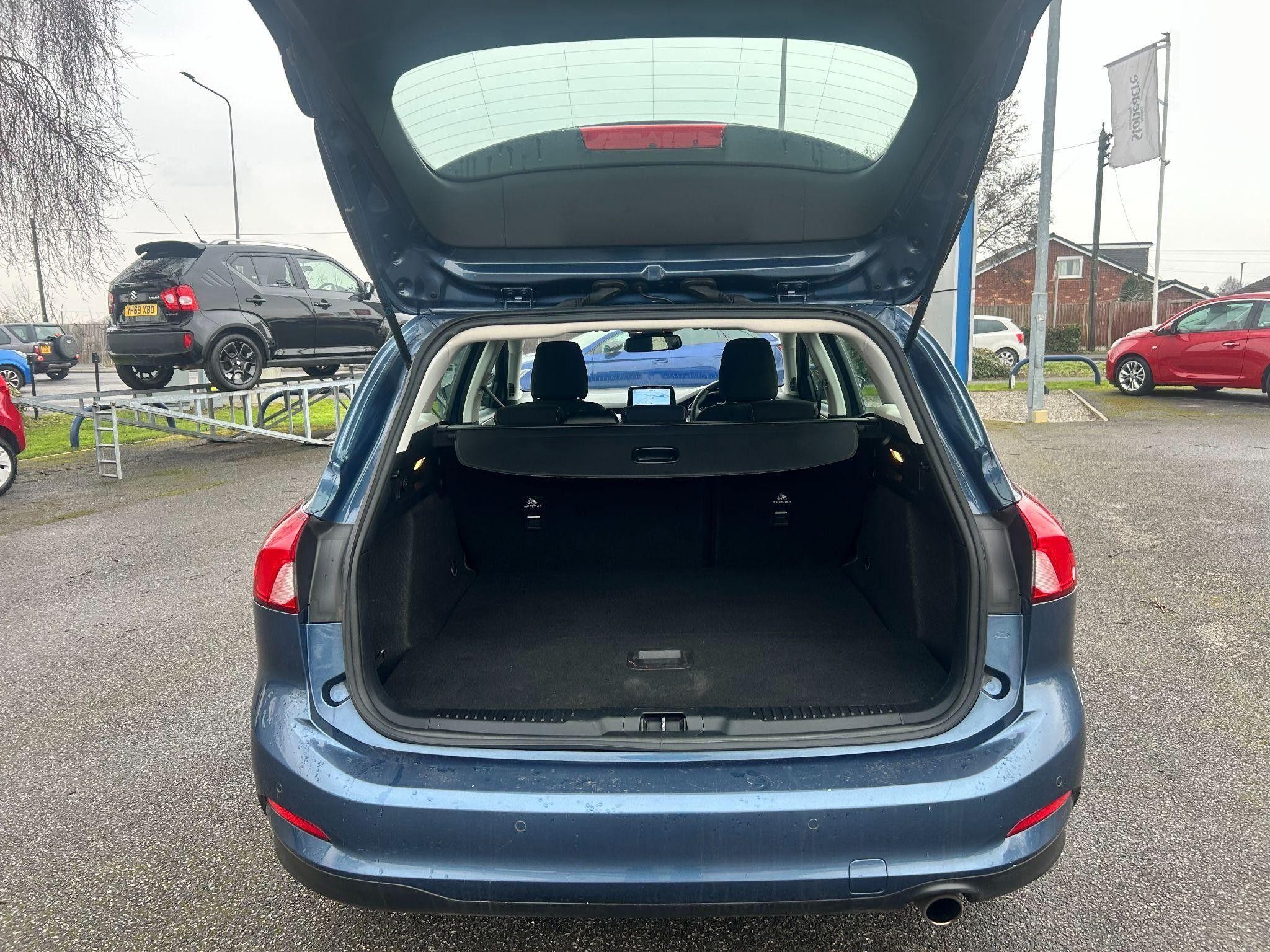 Ford Focus Image 11