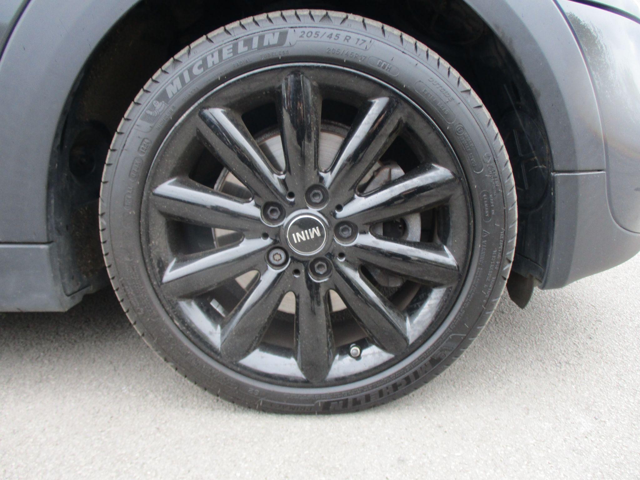 MINI Hatch Image 9