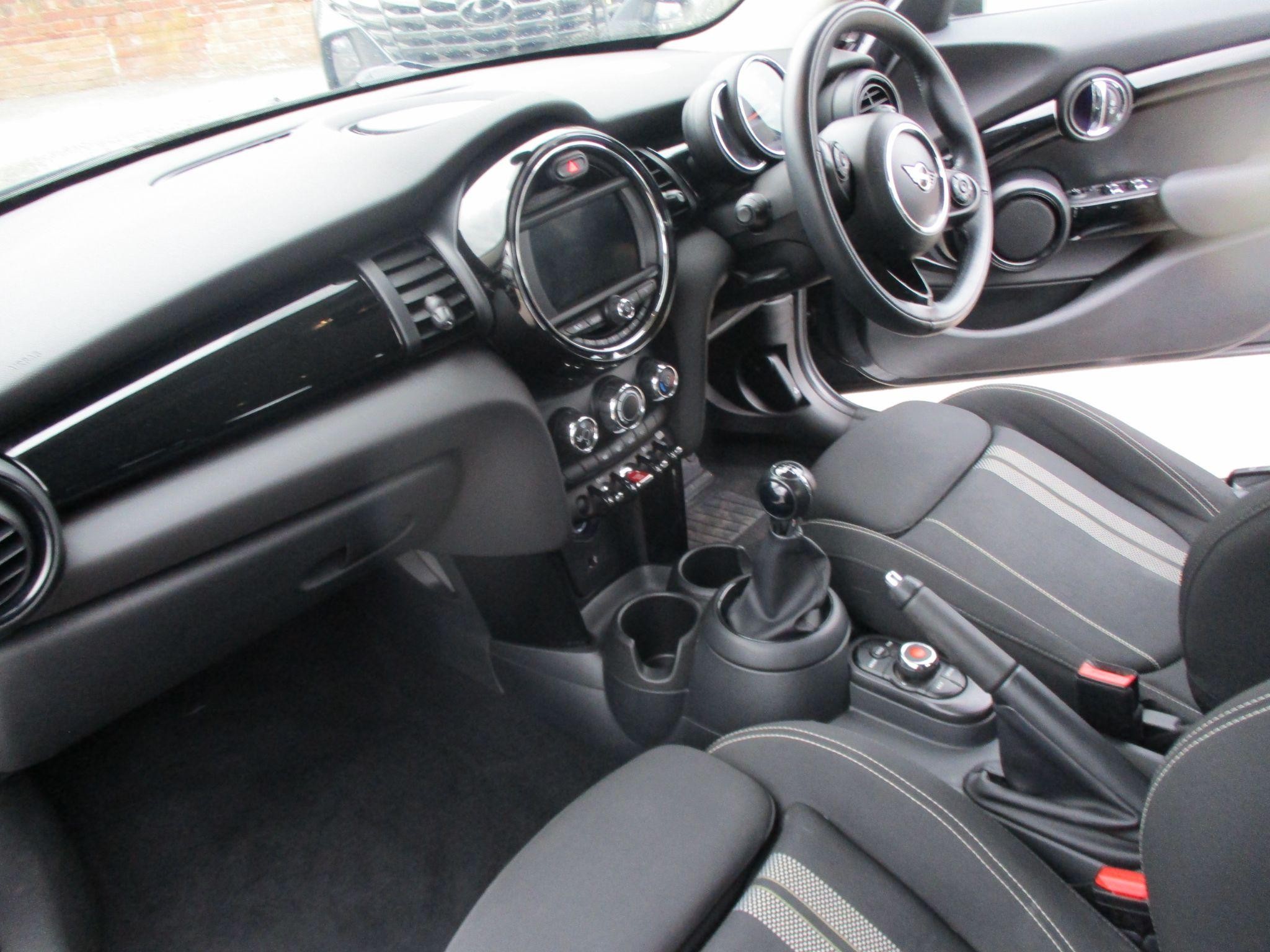 MINI Hatch Image 11