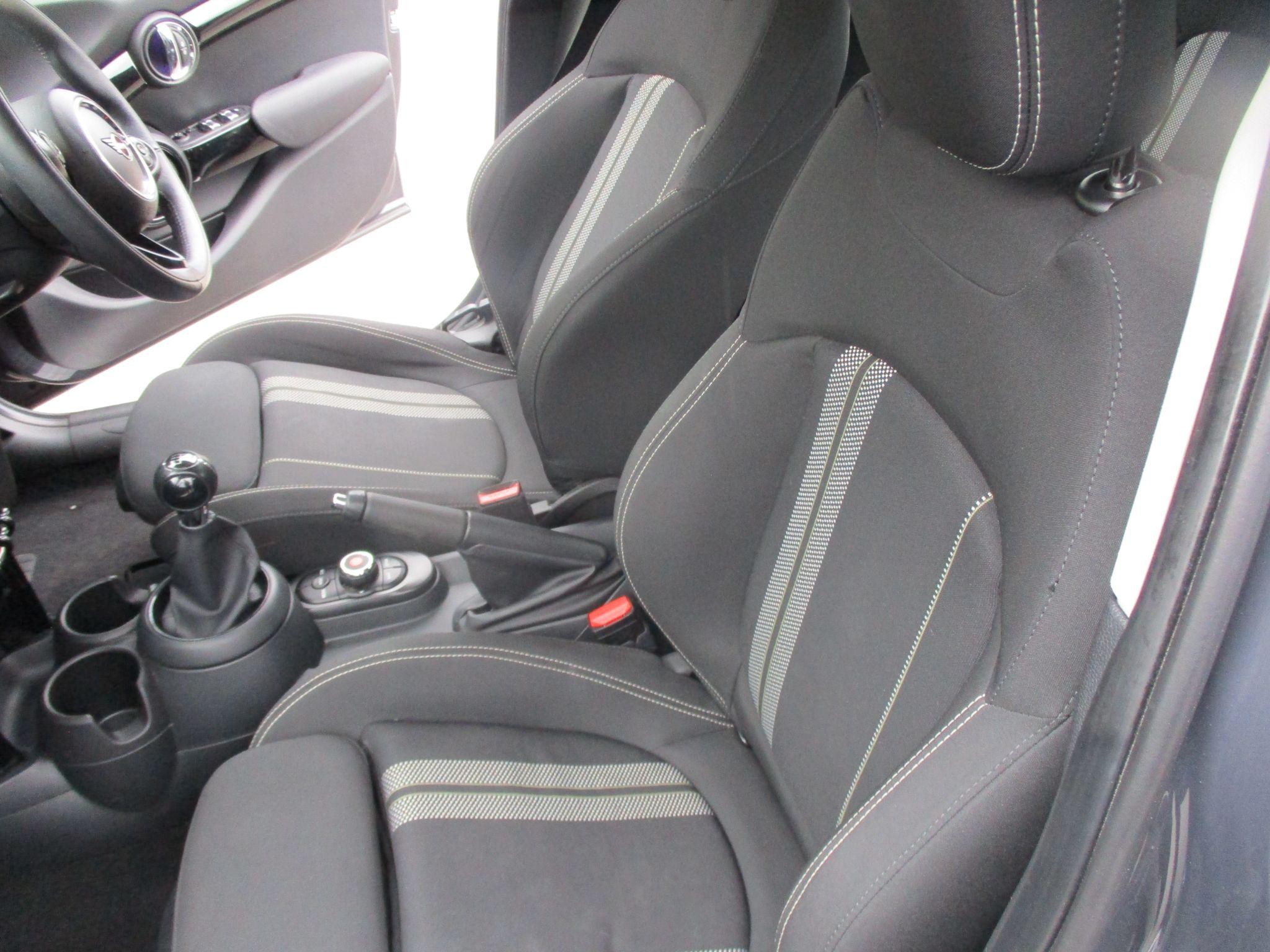 MINI Hatch Image 12