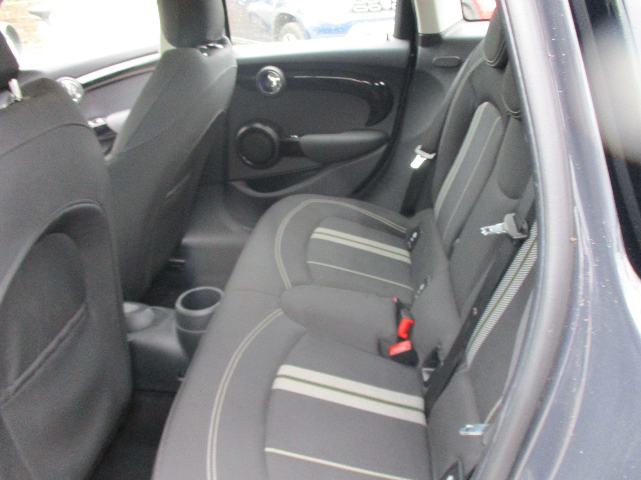 MINI Hatch Image 13