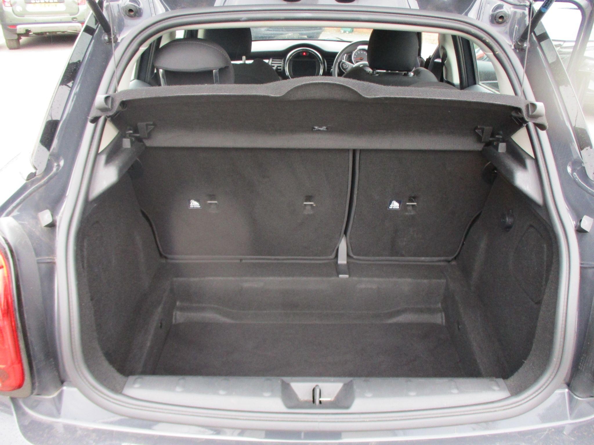 MINI Hatch Image 14