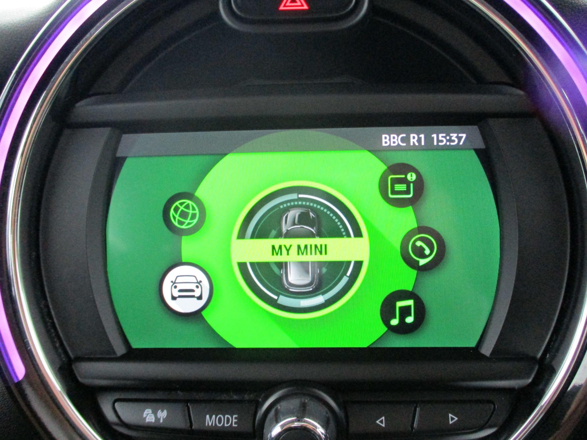 MINI Hatch Image 17