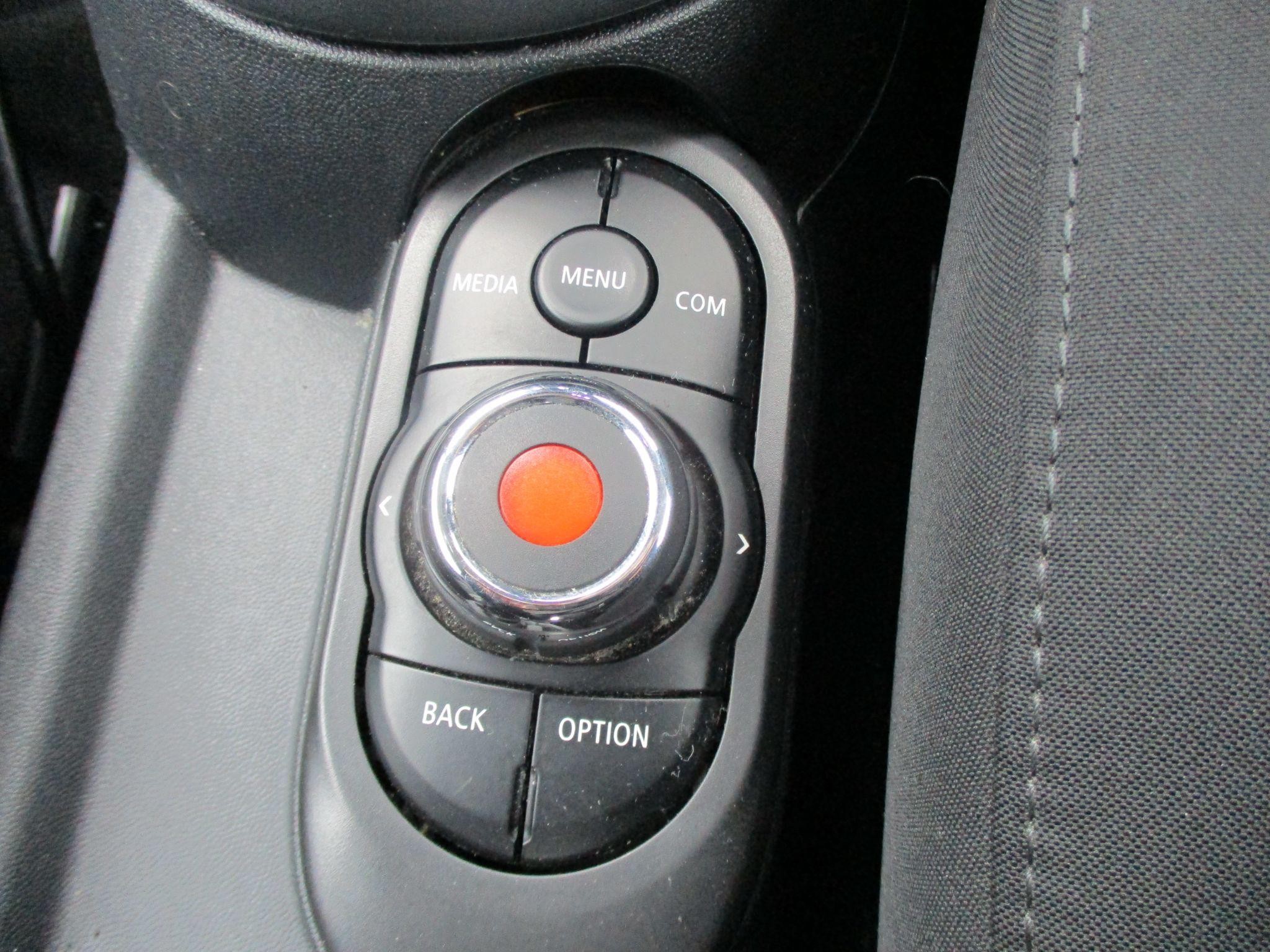 MINI Hatch Image 19