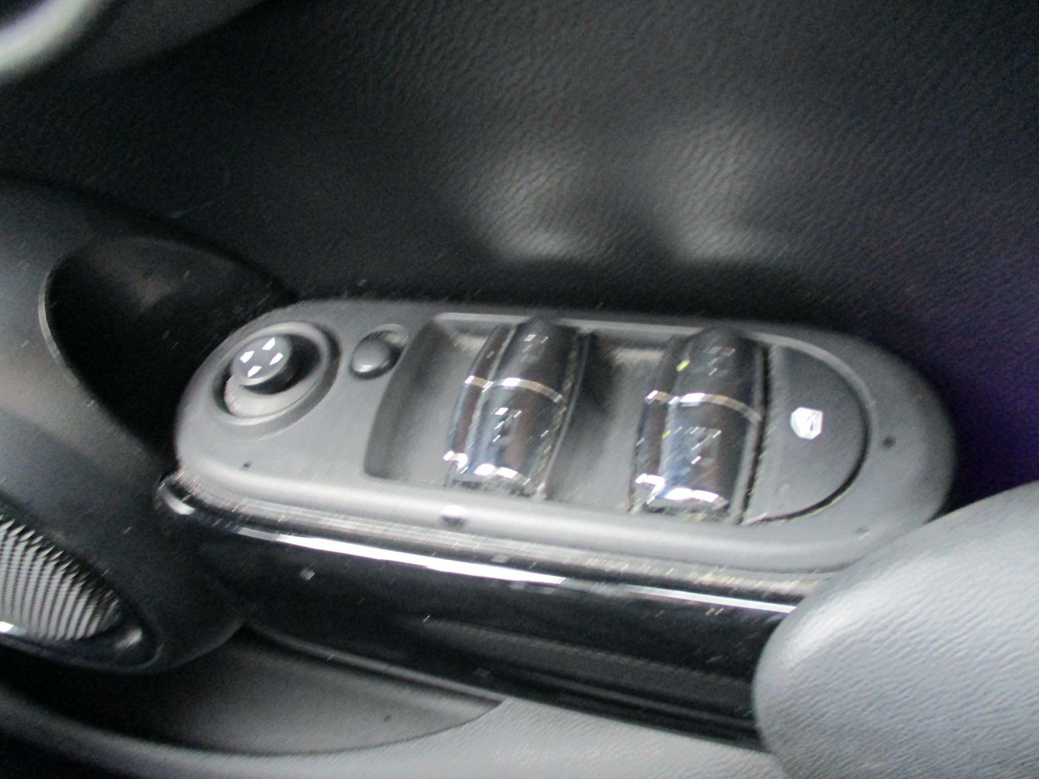 MINI Hatch Image 22