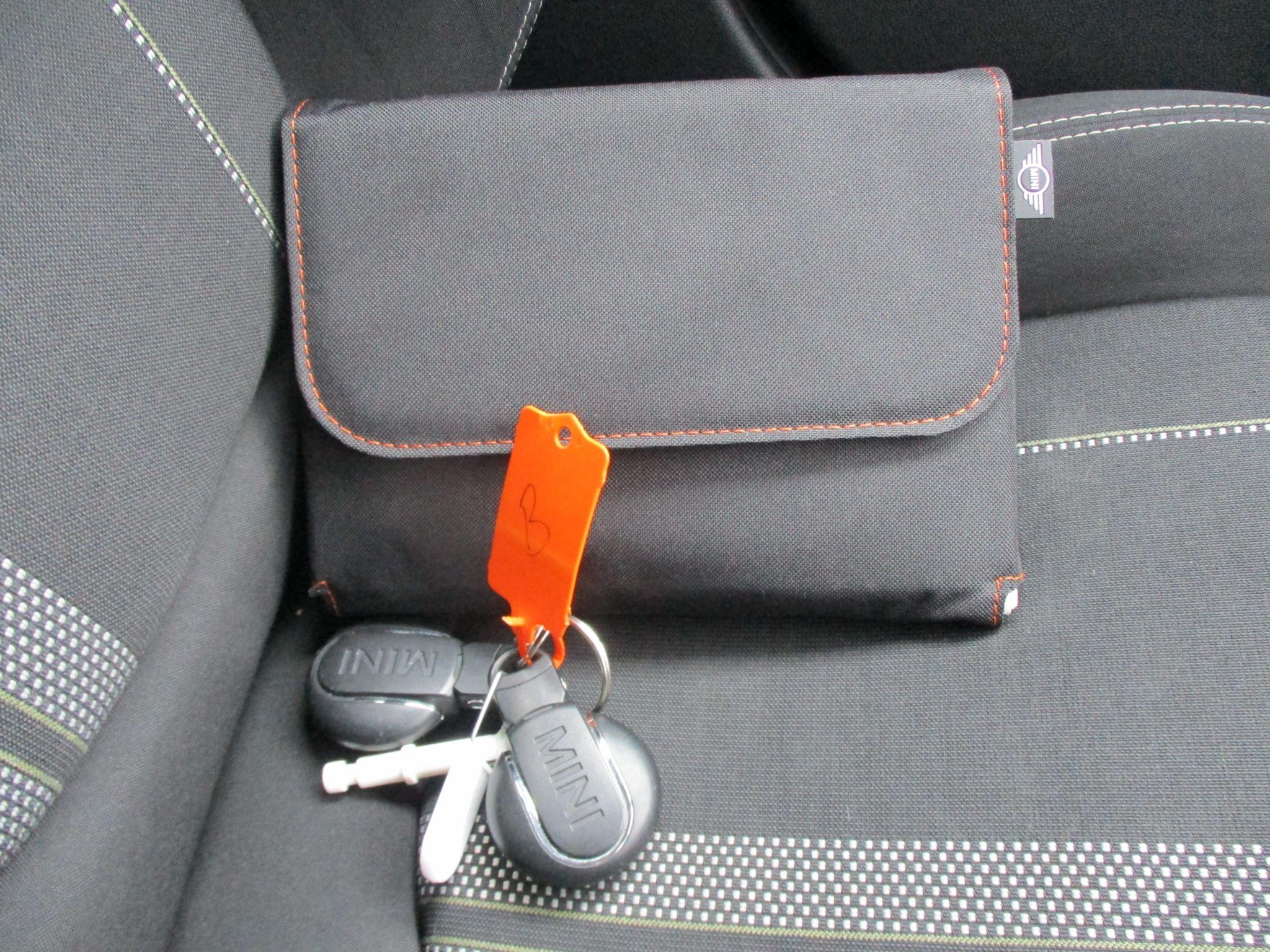 MINI Hatch Image 23