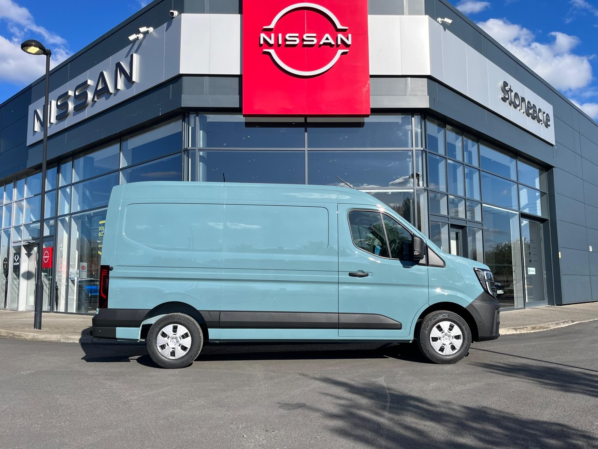 Nissan Interstar Image 2