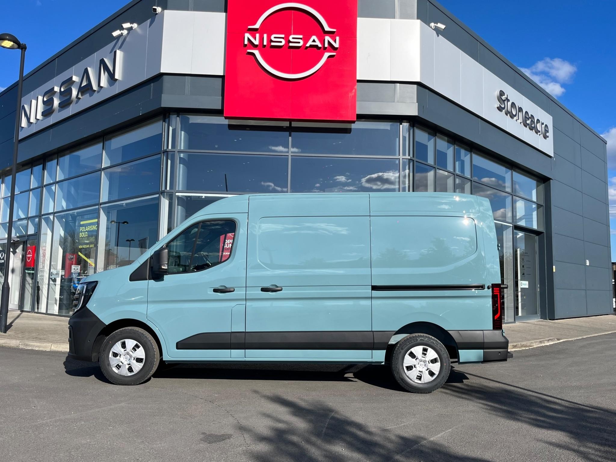 Nissan Interstar Image 8