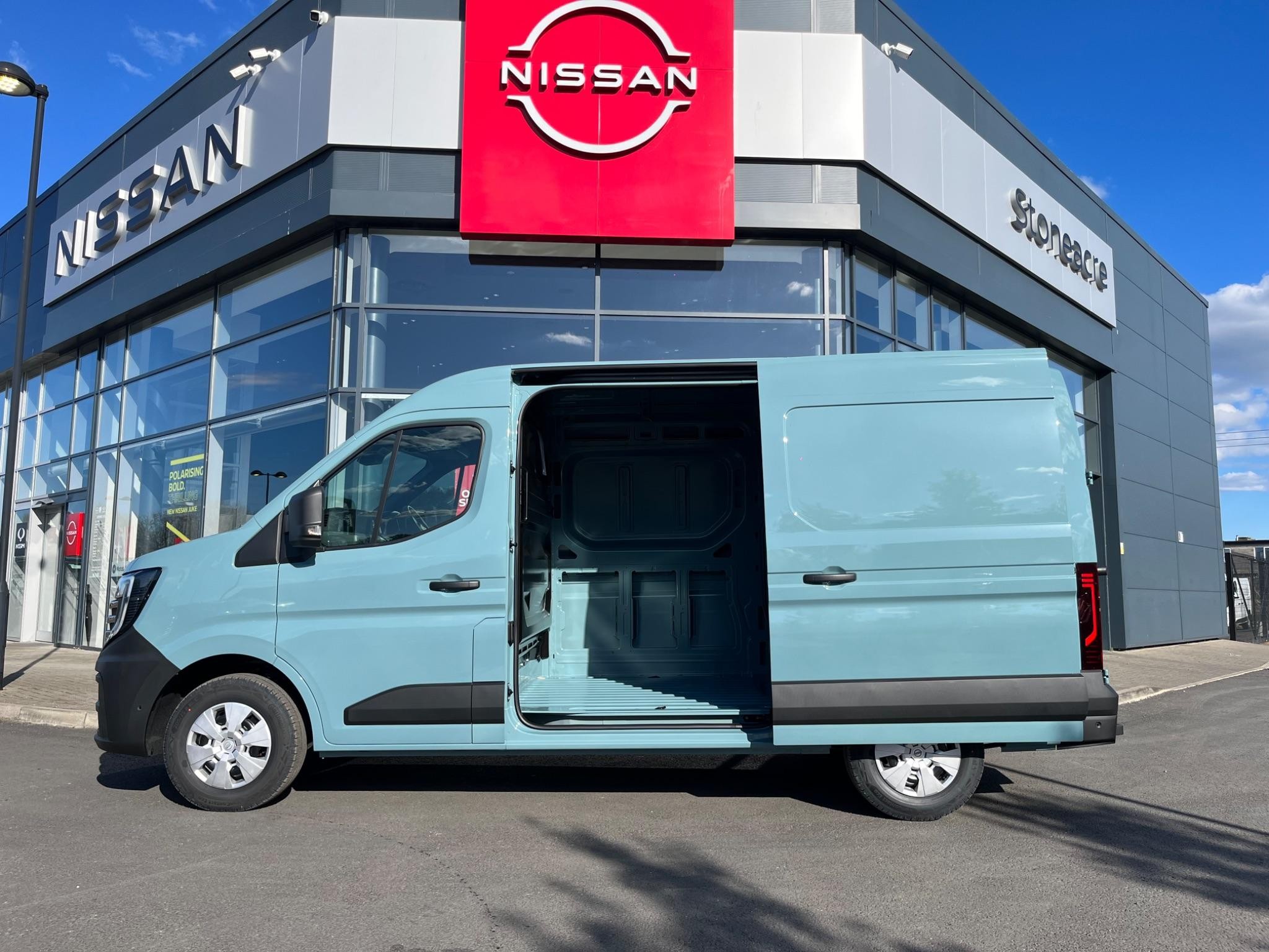 Nissan Interstar Image 9