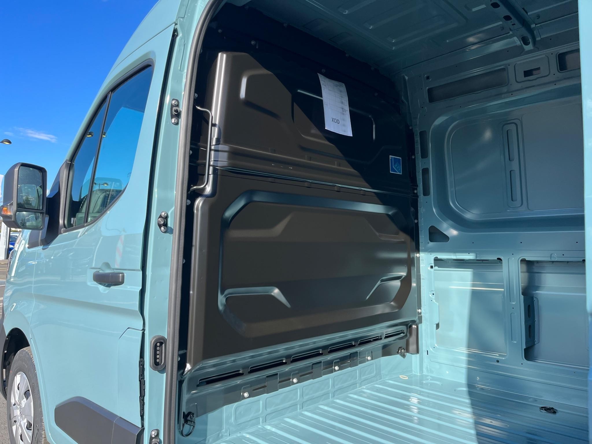 Nissan Interstar Image 10