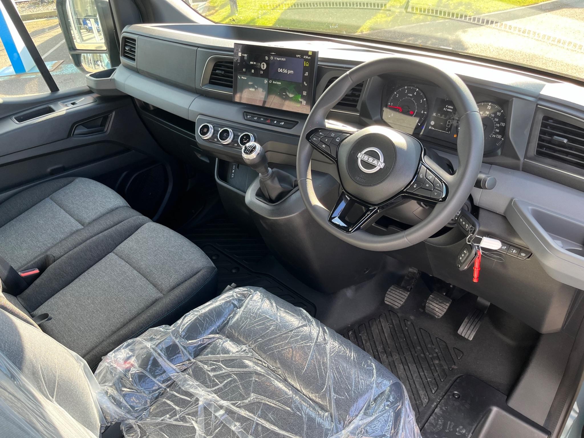 Nissan Interstar Image 23