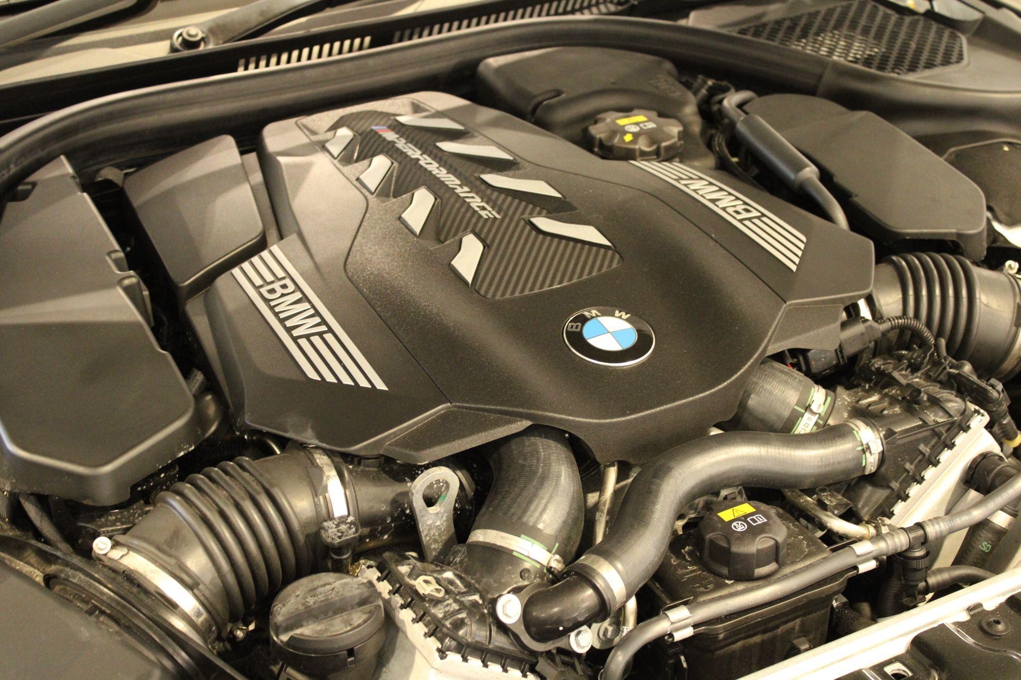 BMW 8 Series Image 19