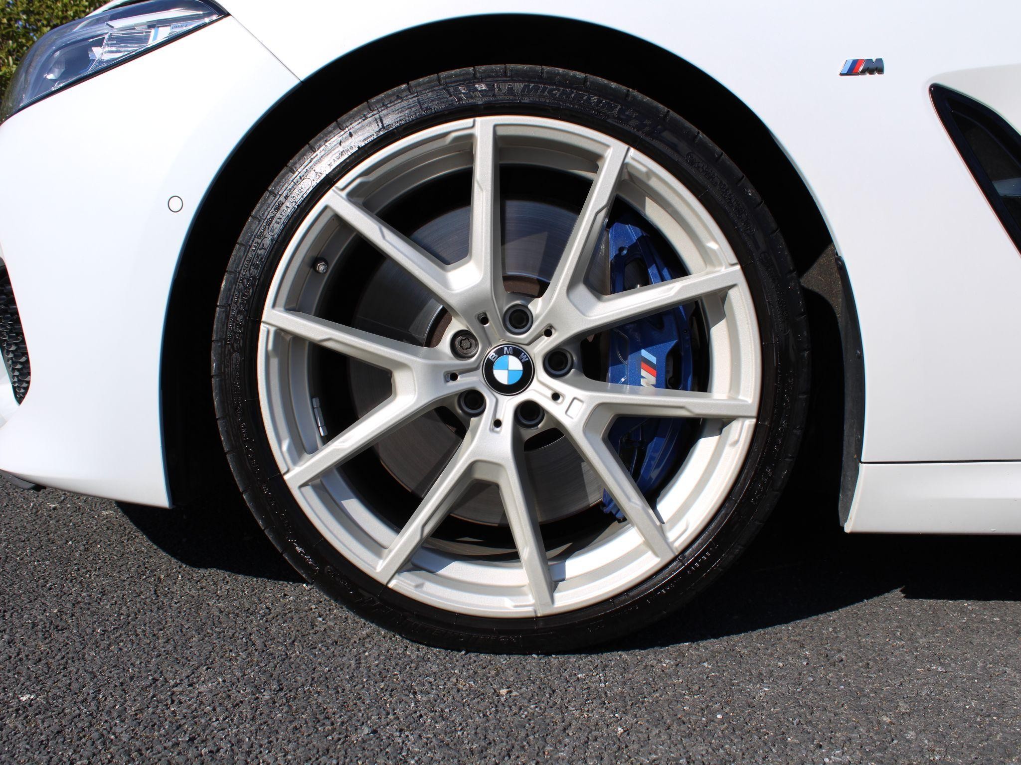 BMW 8 Series Image 22