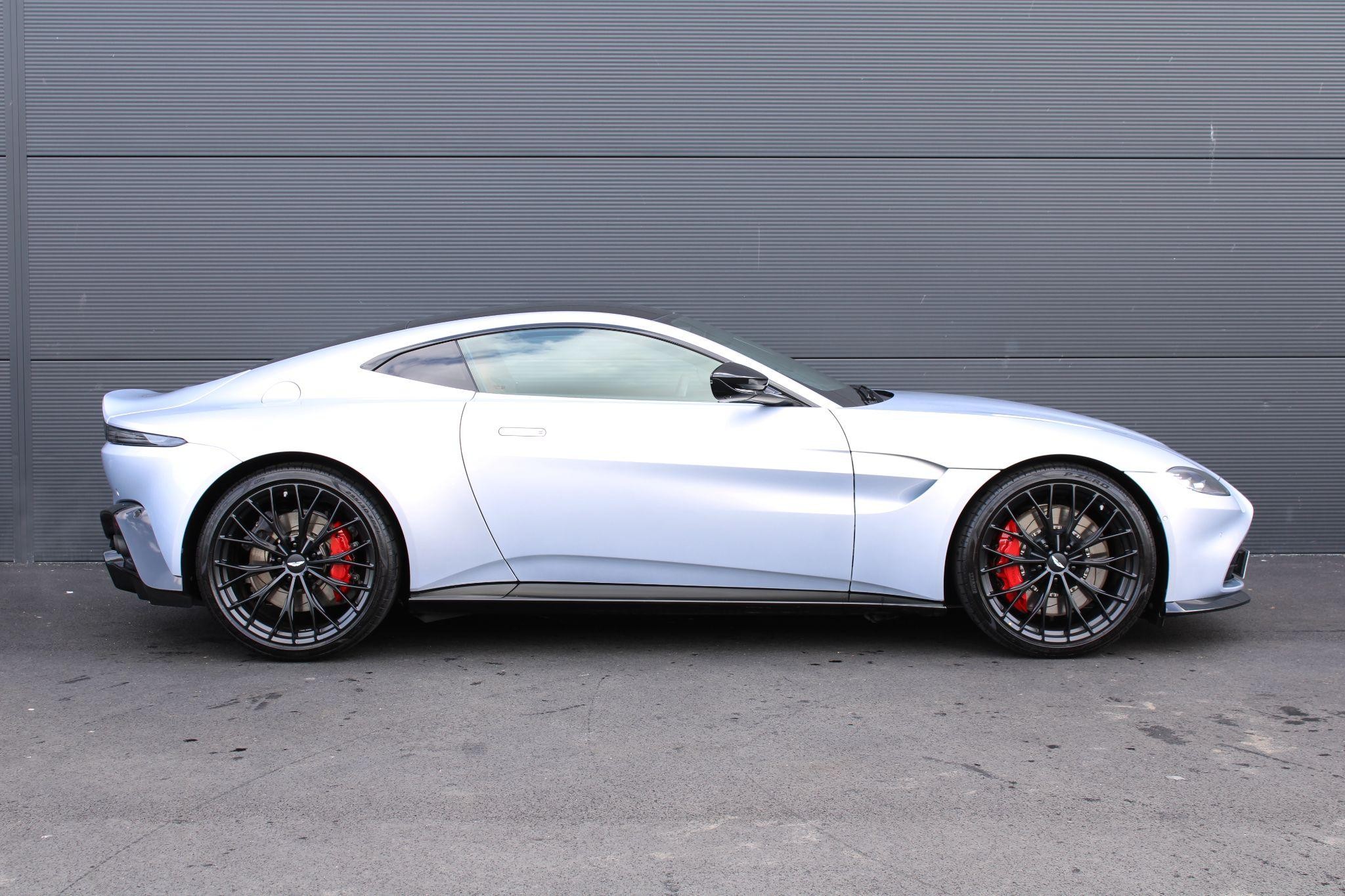 Aston Martin Vantage Image 17