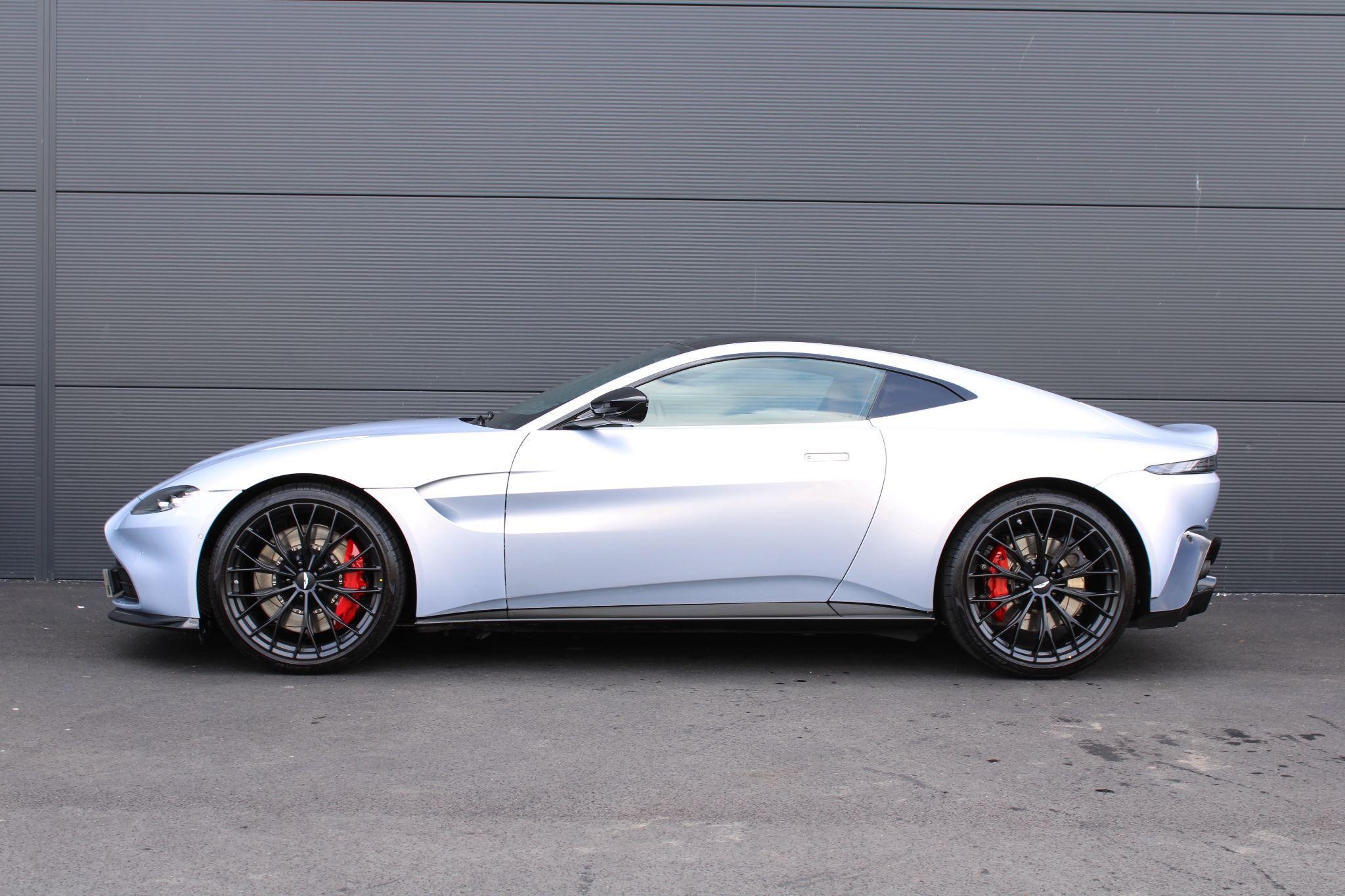 Aston Martin Vantage Image 15