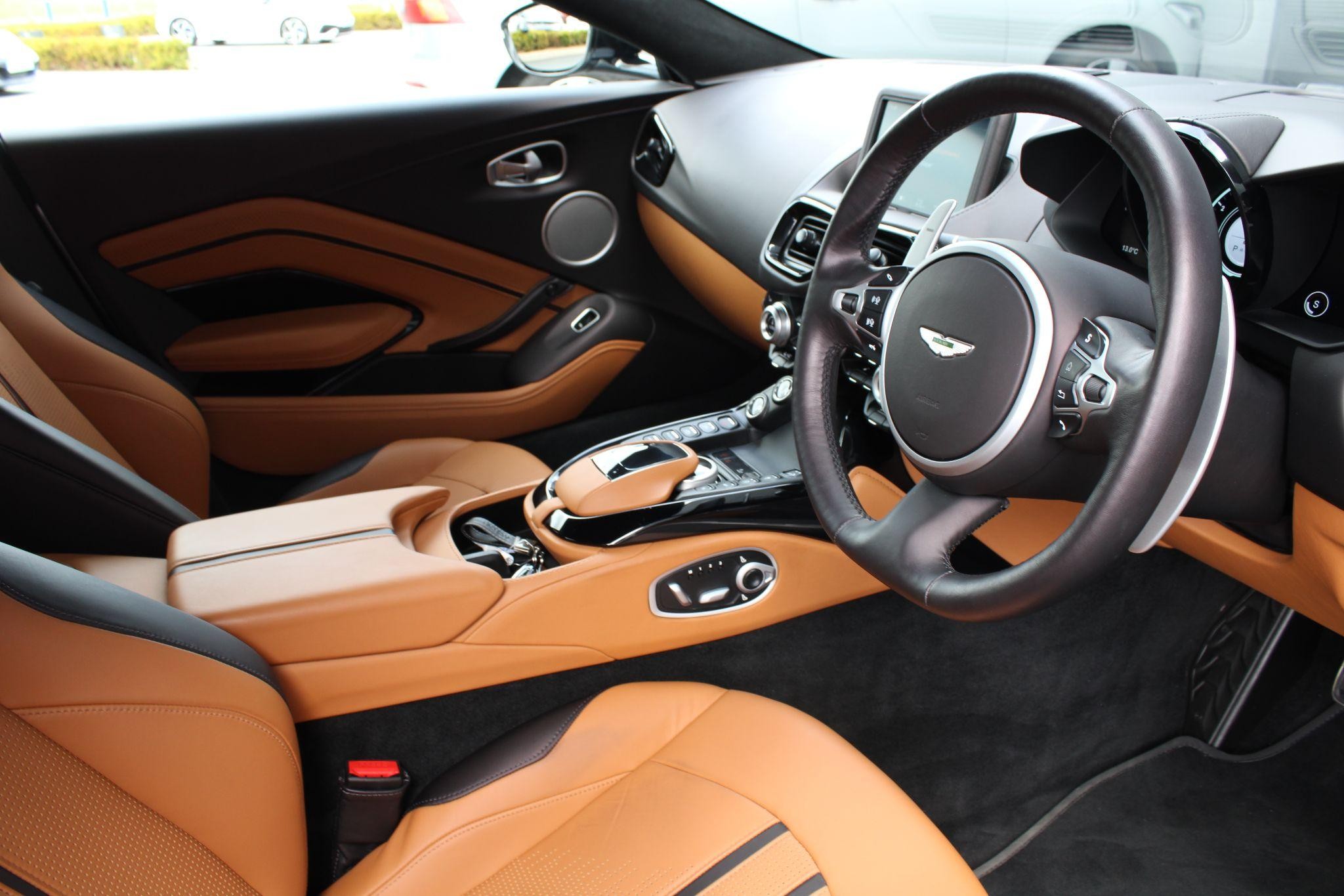 Aston Martin Vantage Image 22