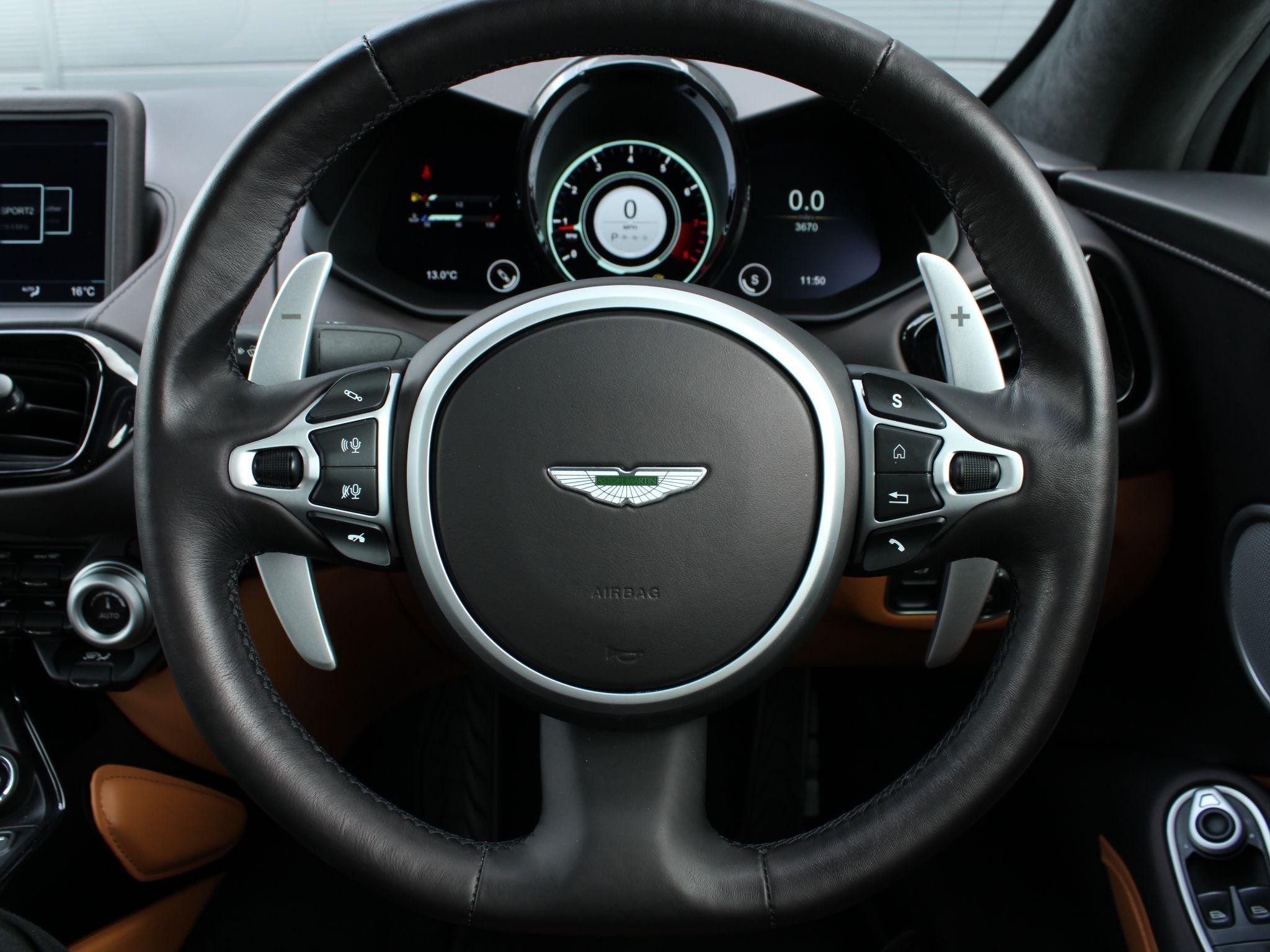 Aston Martin Vantage Image 36