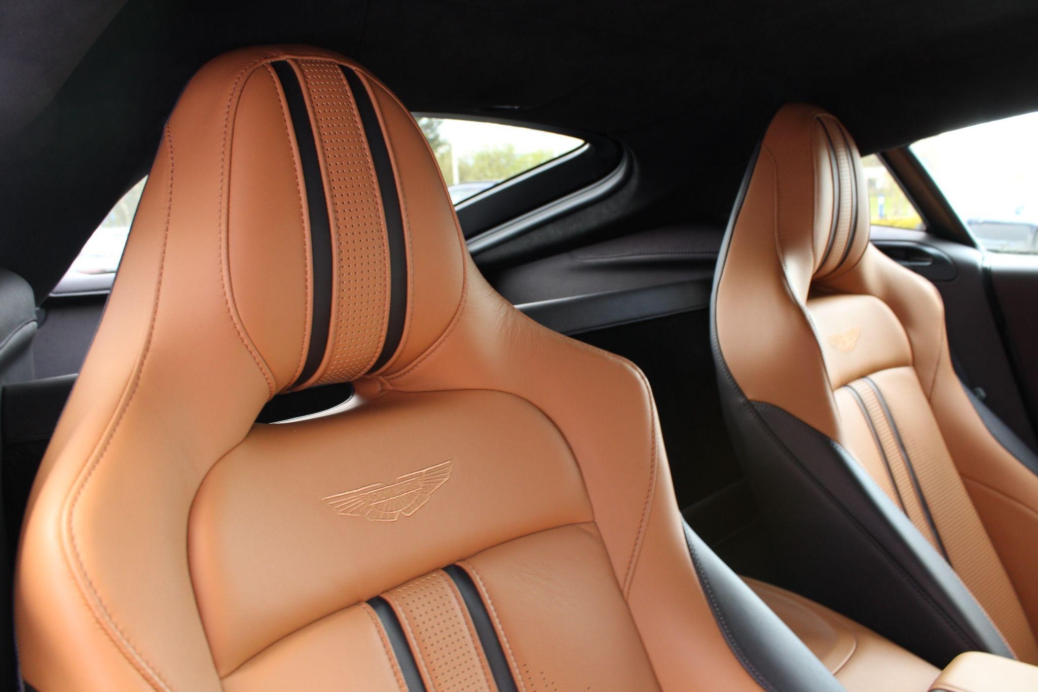 Aston Martin Vantage Image 23
