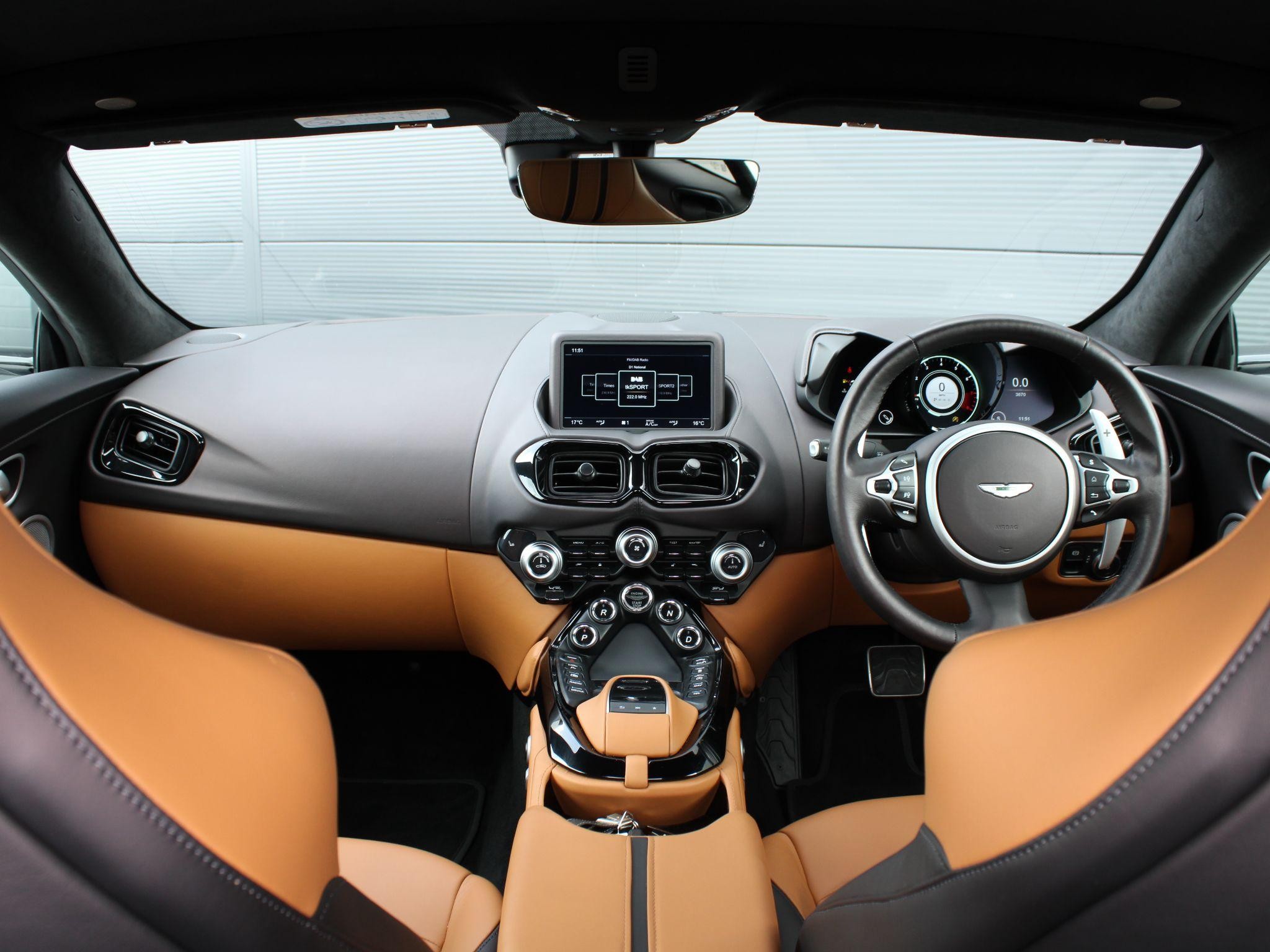 Aston Martin Vantage Image 19