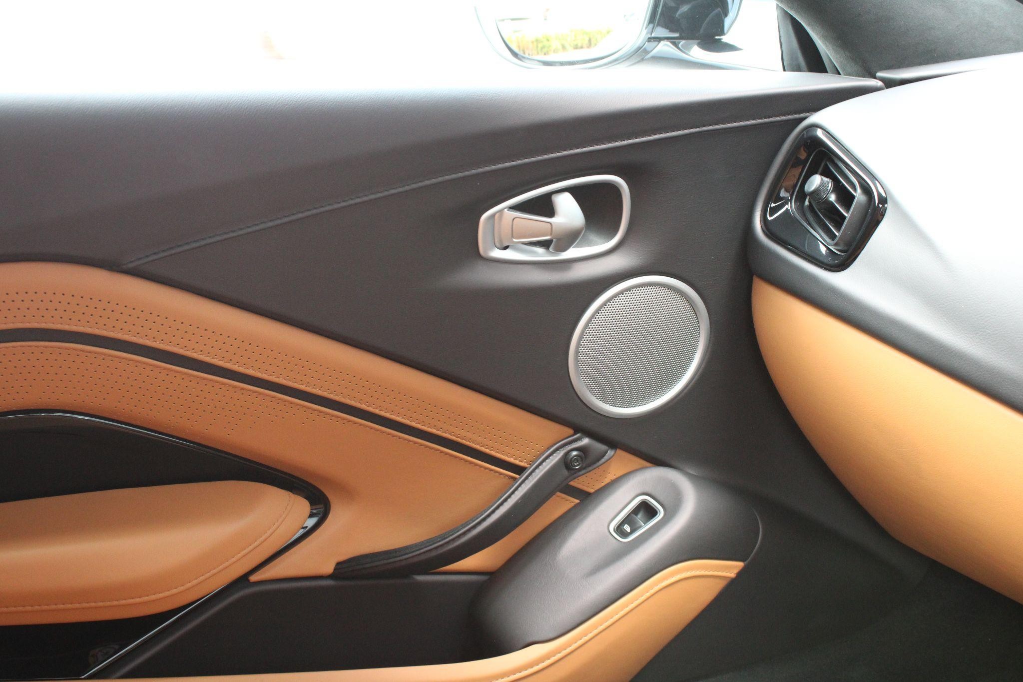Aston Martin Vantage Image 29