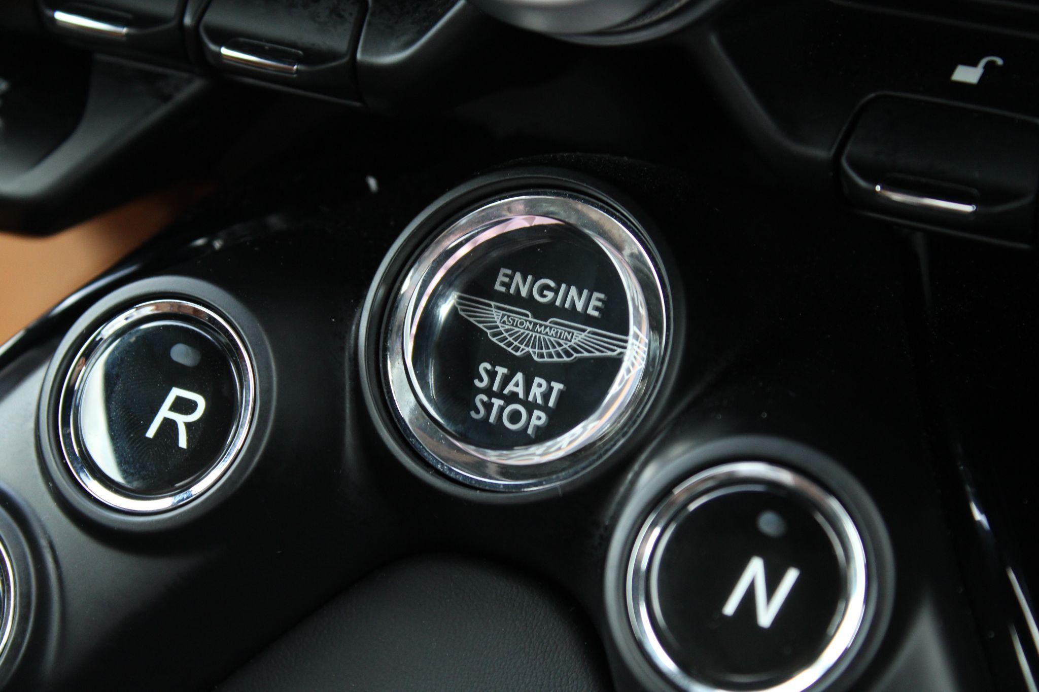 Aston Martin Vantage Image 41