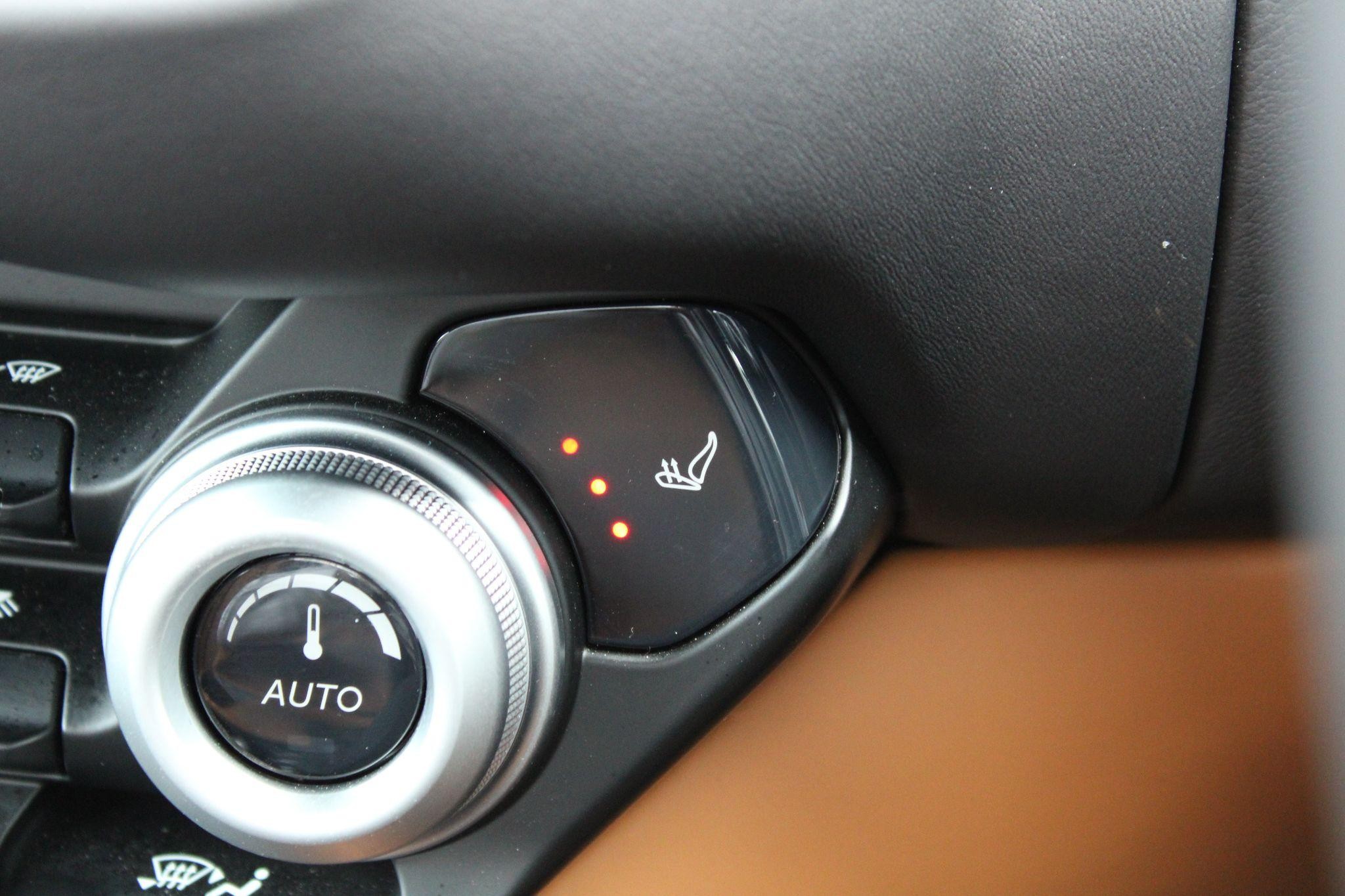 Aston Martin Vantage Image 26