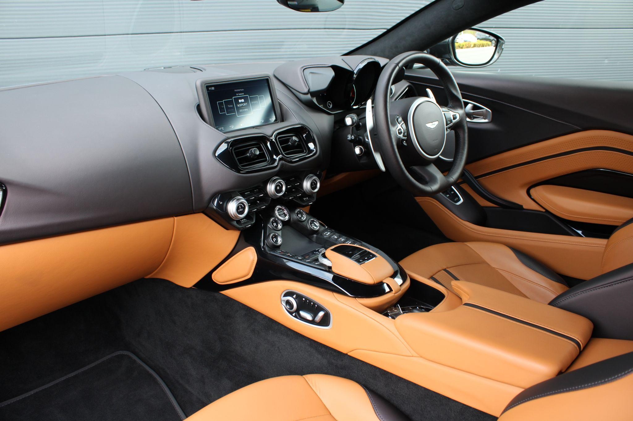 Aston Martin Vantage Image 21