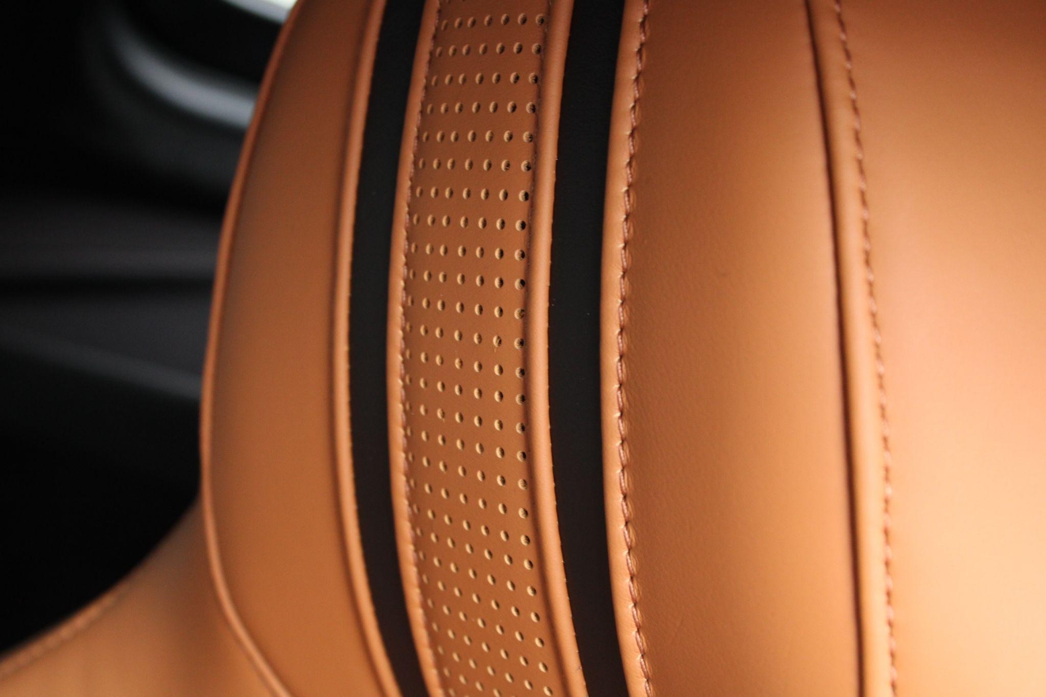 Aston Martin Vantage Image 24
