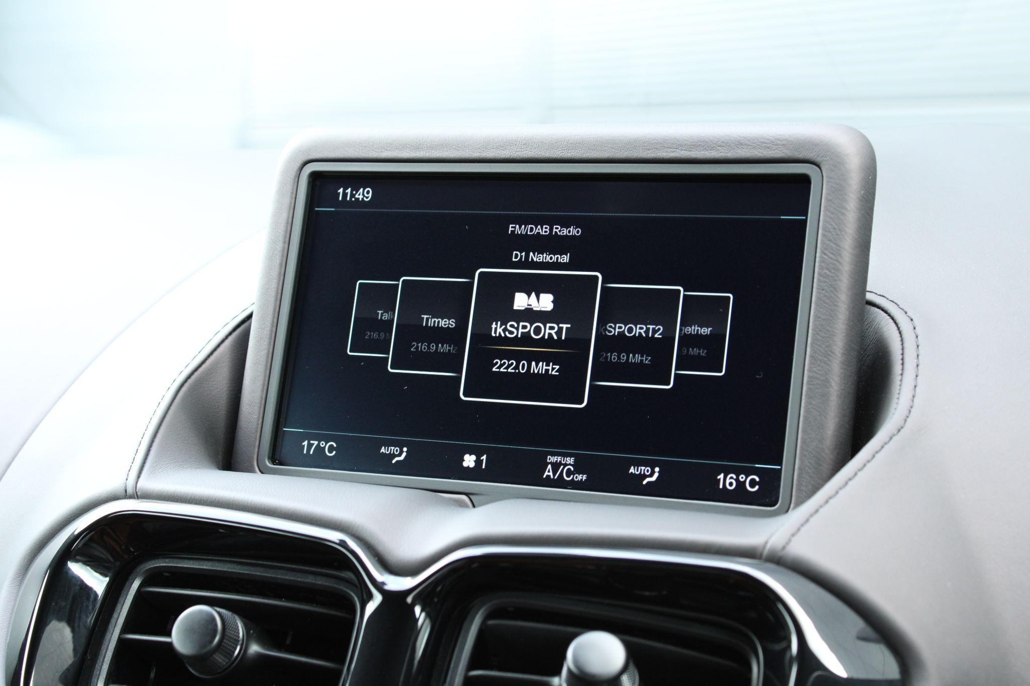 Aston Martin Vantage Image 32
