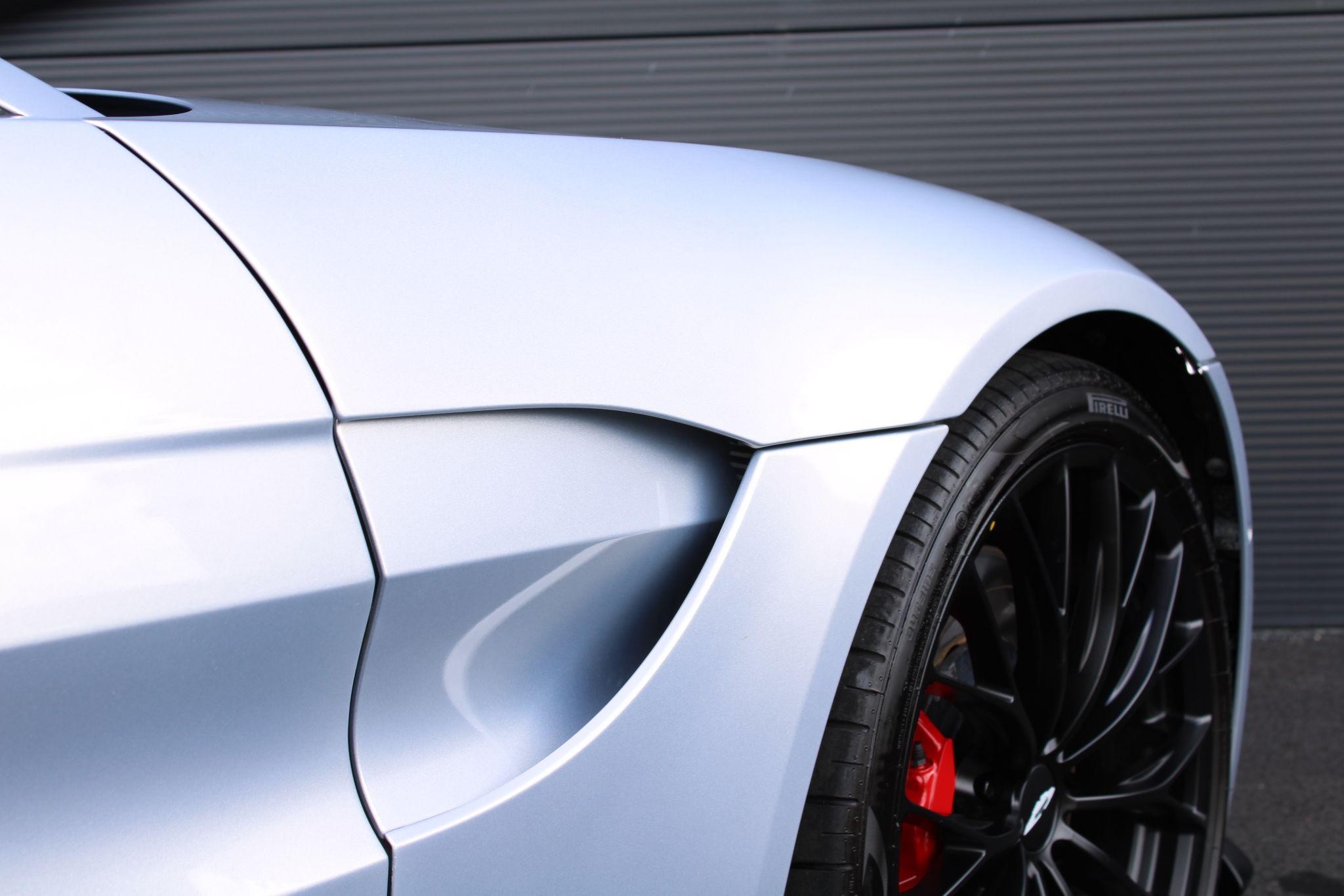 Aston Martin Vantage Image 38