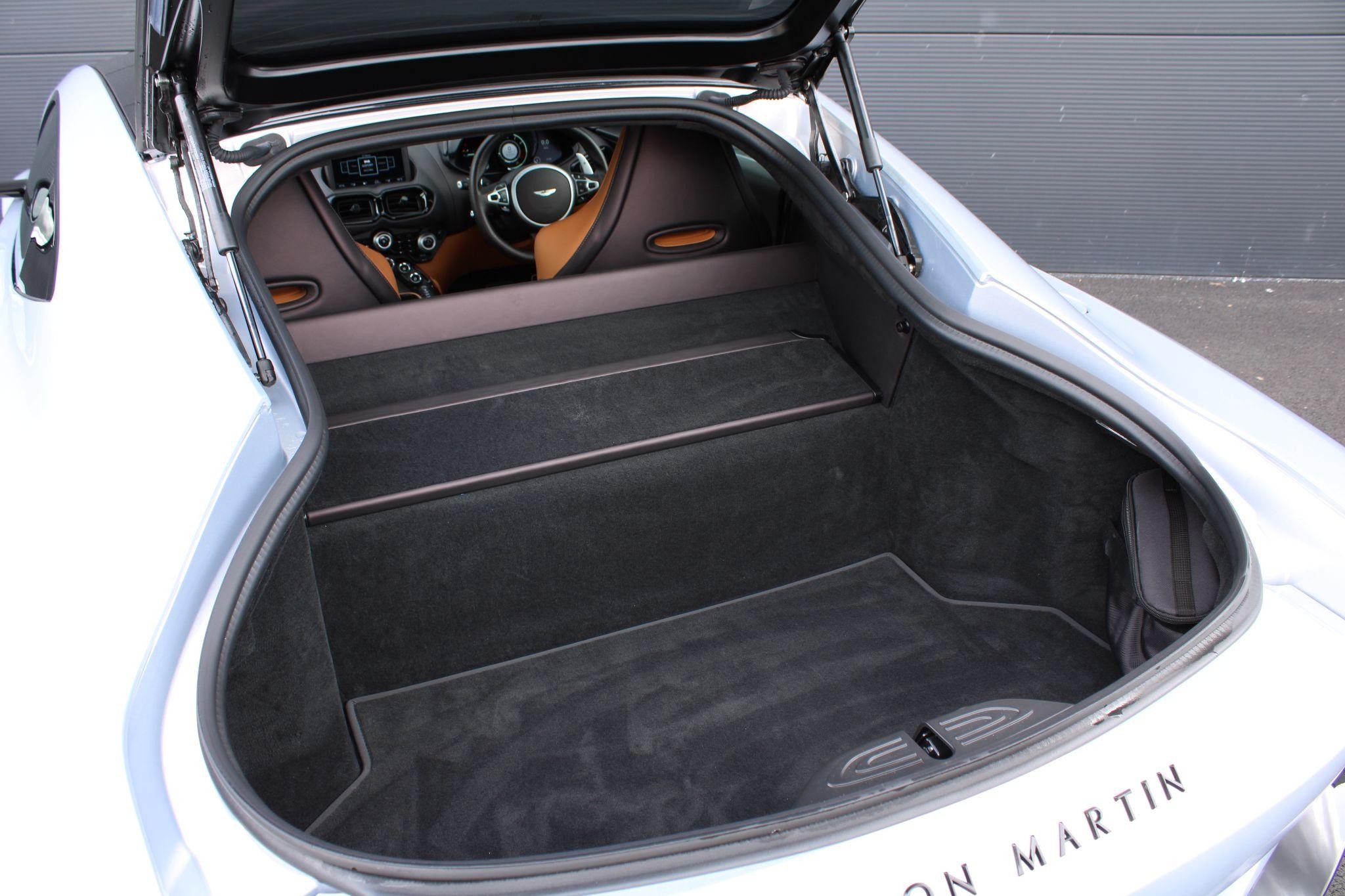 Aston Martin Vantage Image 35