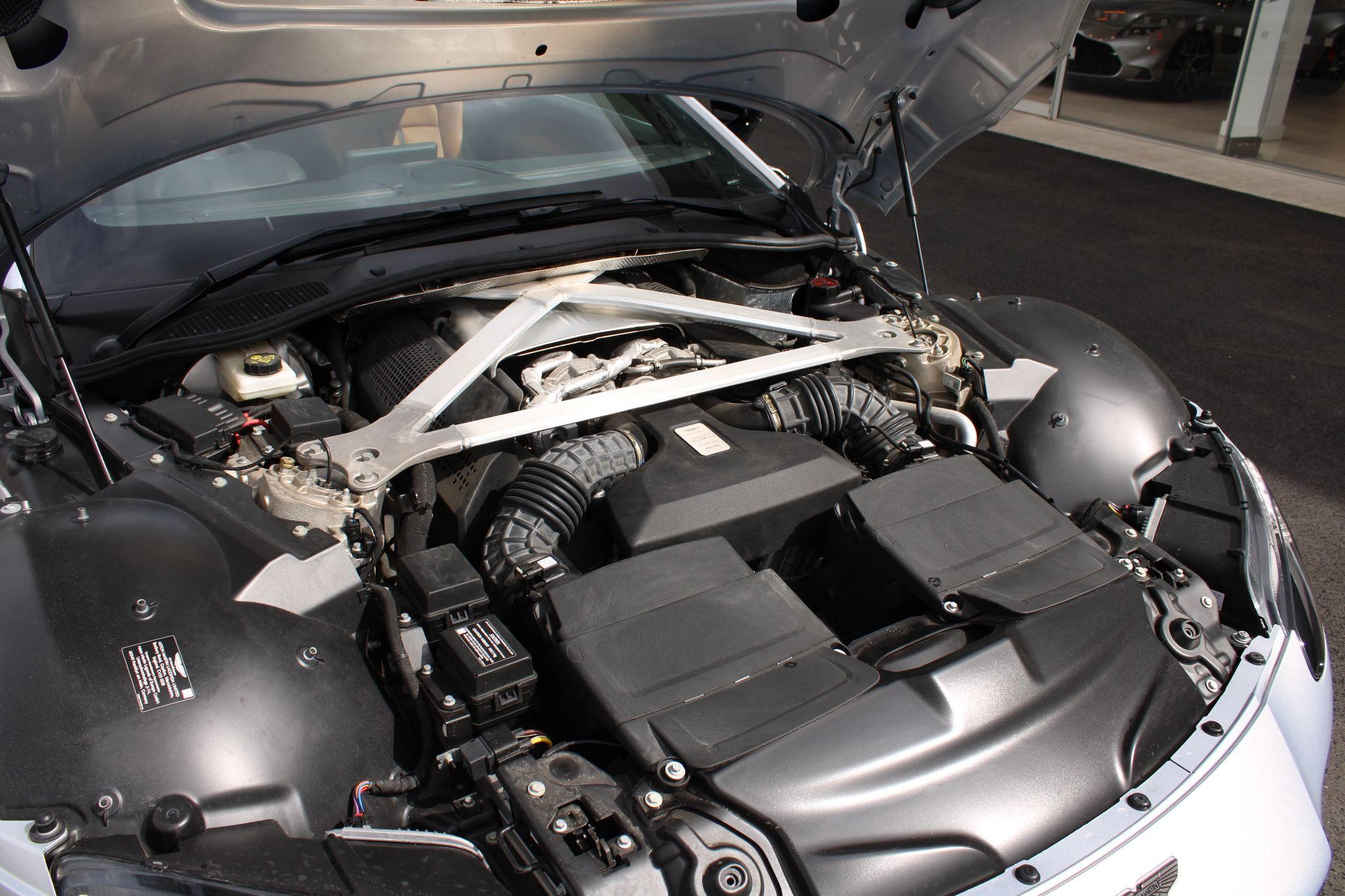 Aston Martin Vantage Image 30