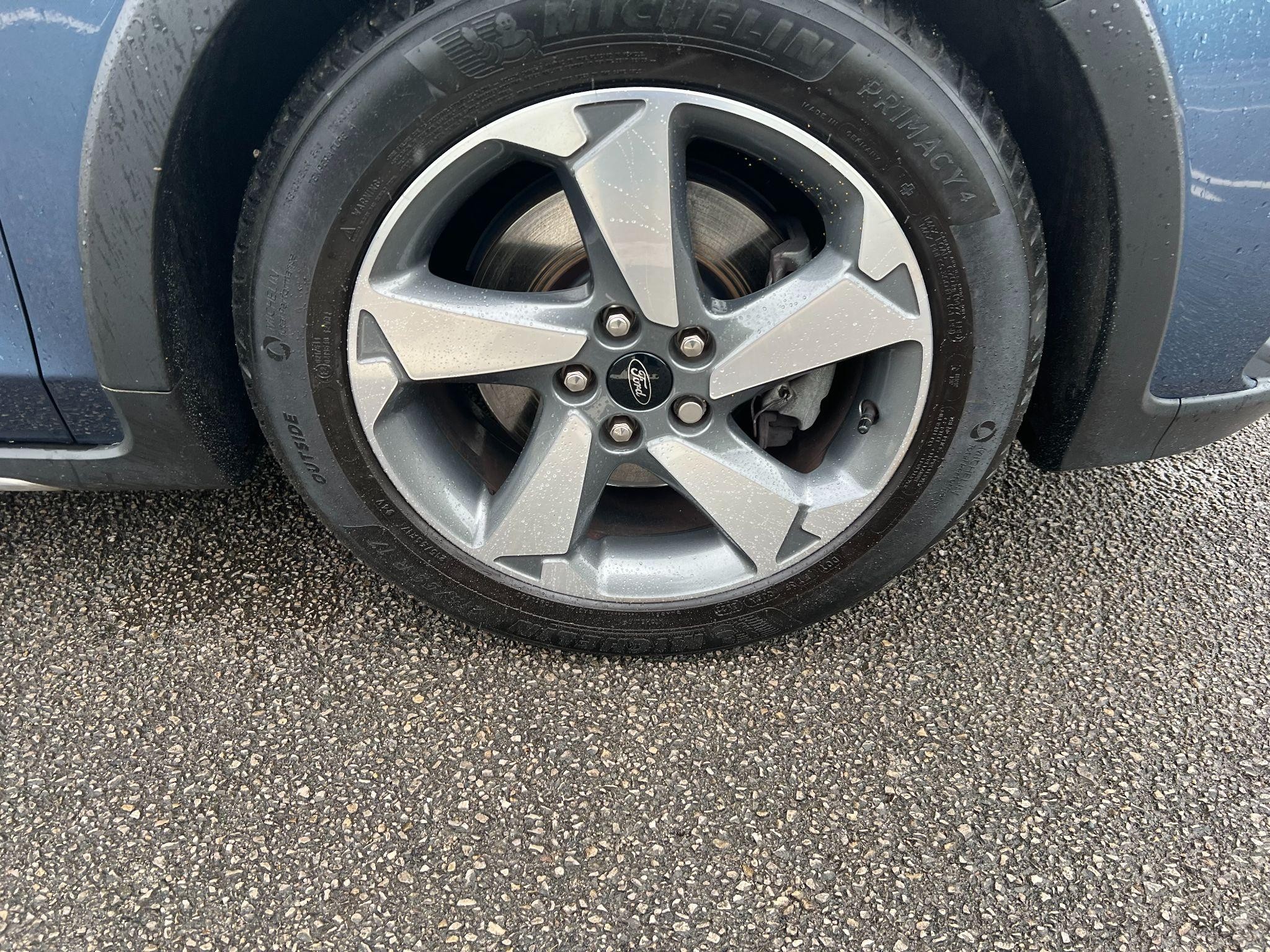 Ford Focus Image 9