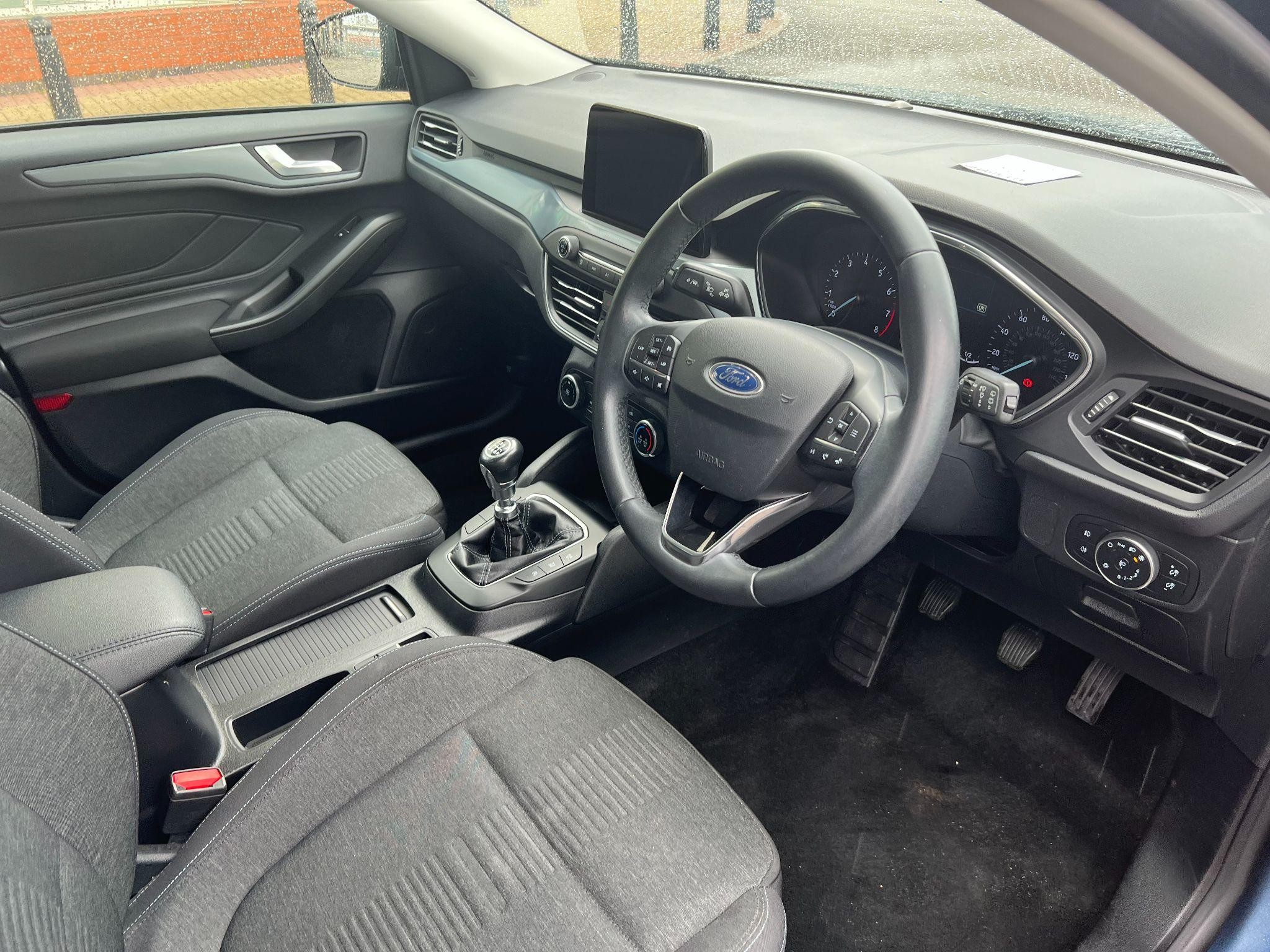 Ford Focus Image 11