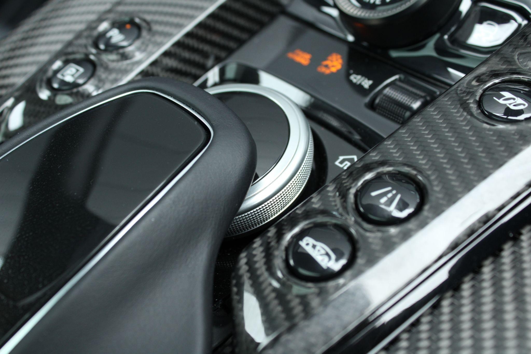 Aston Martin DBX Image 10