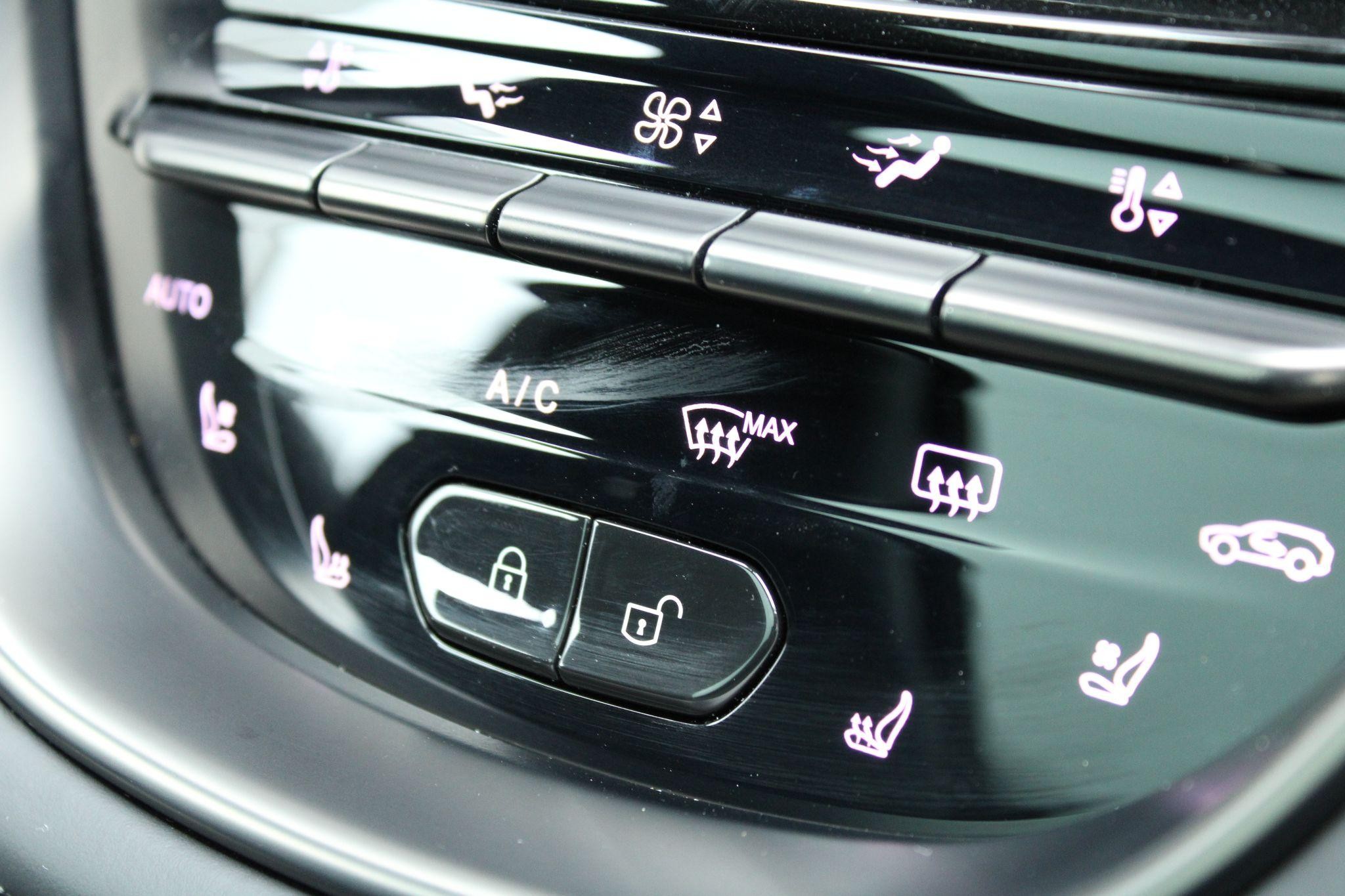 Aston Martin DBX Image 13