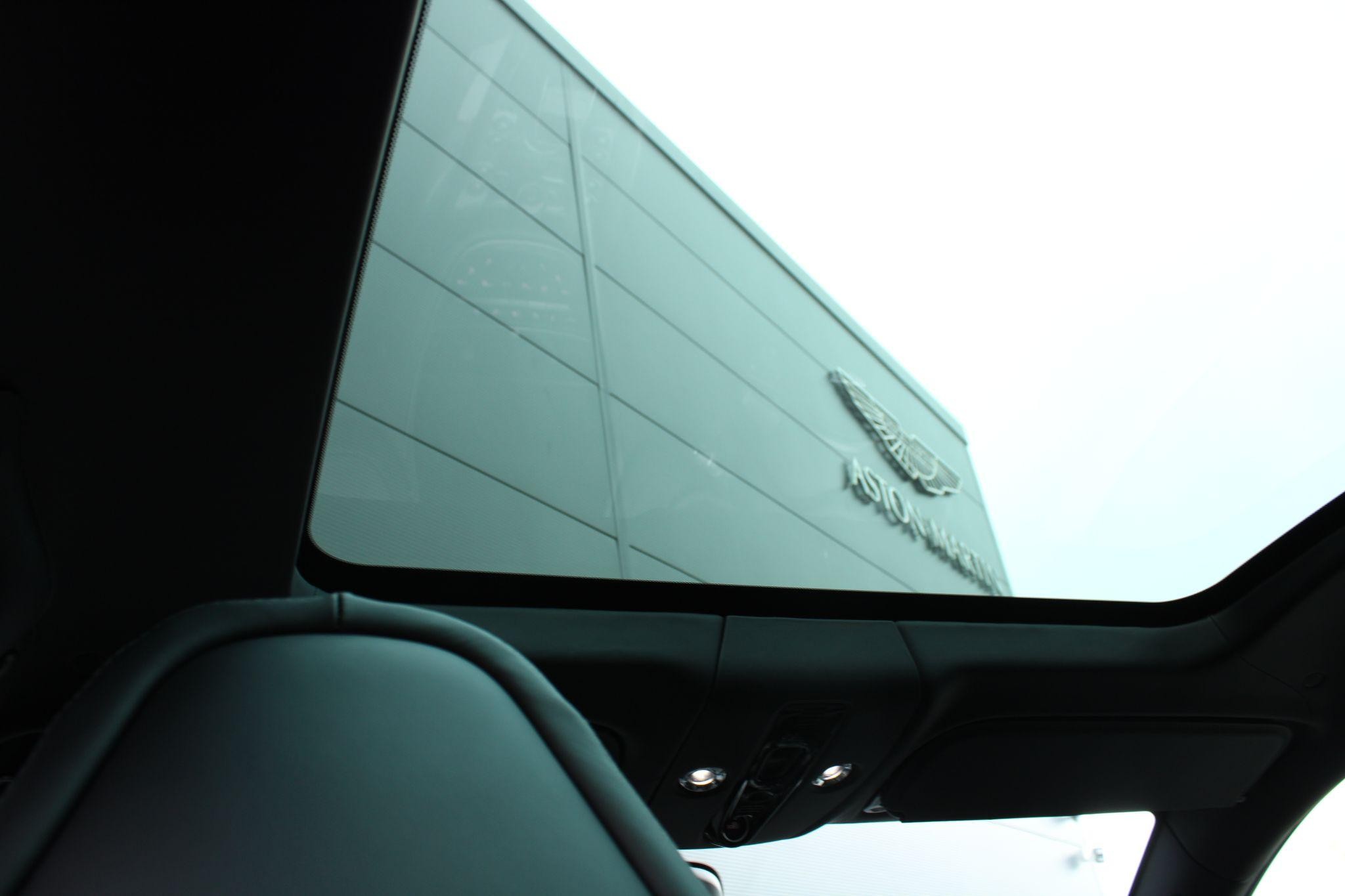 Aston Martin DBX Image 30
