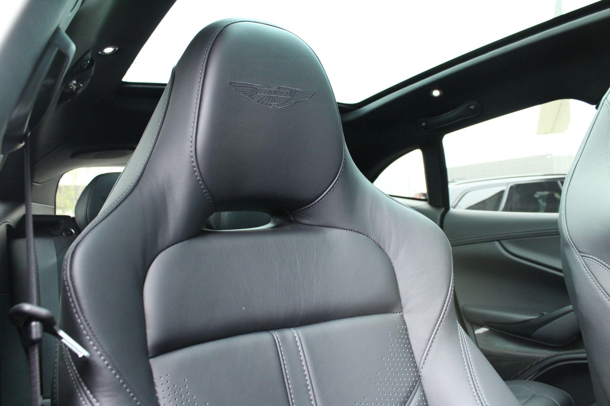 Aston Martin DBX Image 31