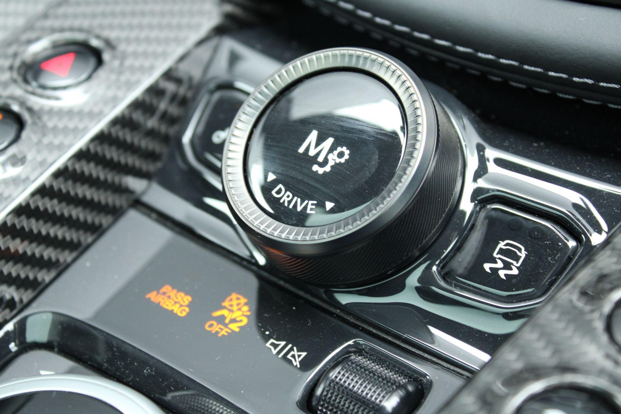 Aston Martin DBX Image 32