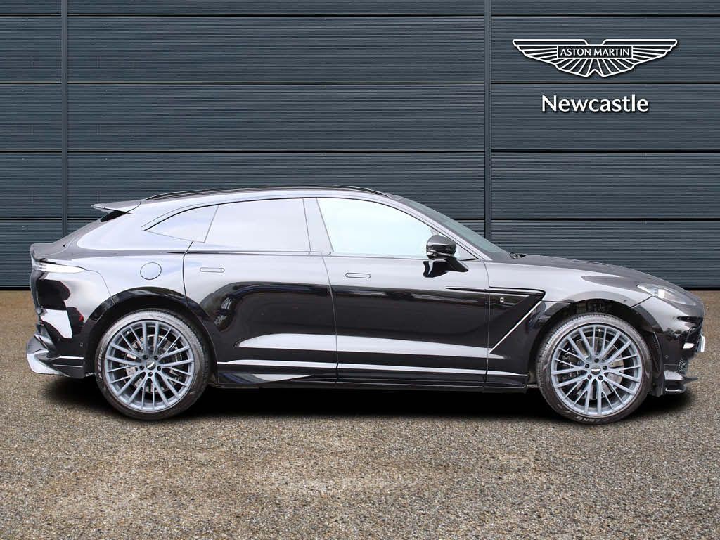 Aston Martin DBX Image 7
