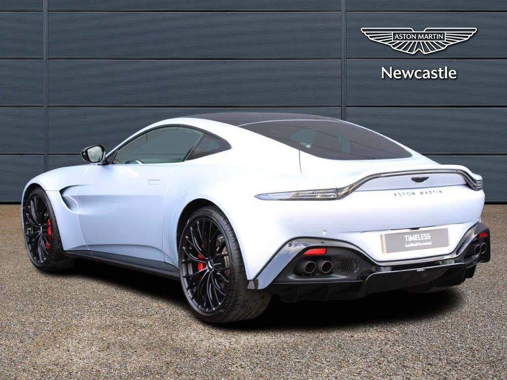 Aston Martin Vantage Image 4