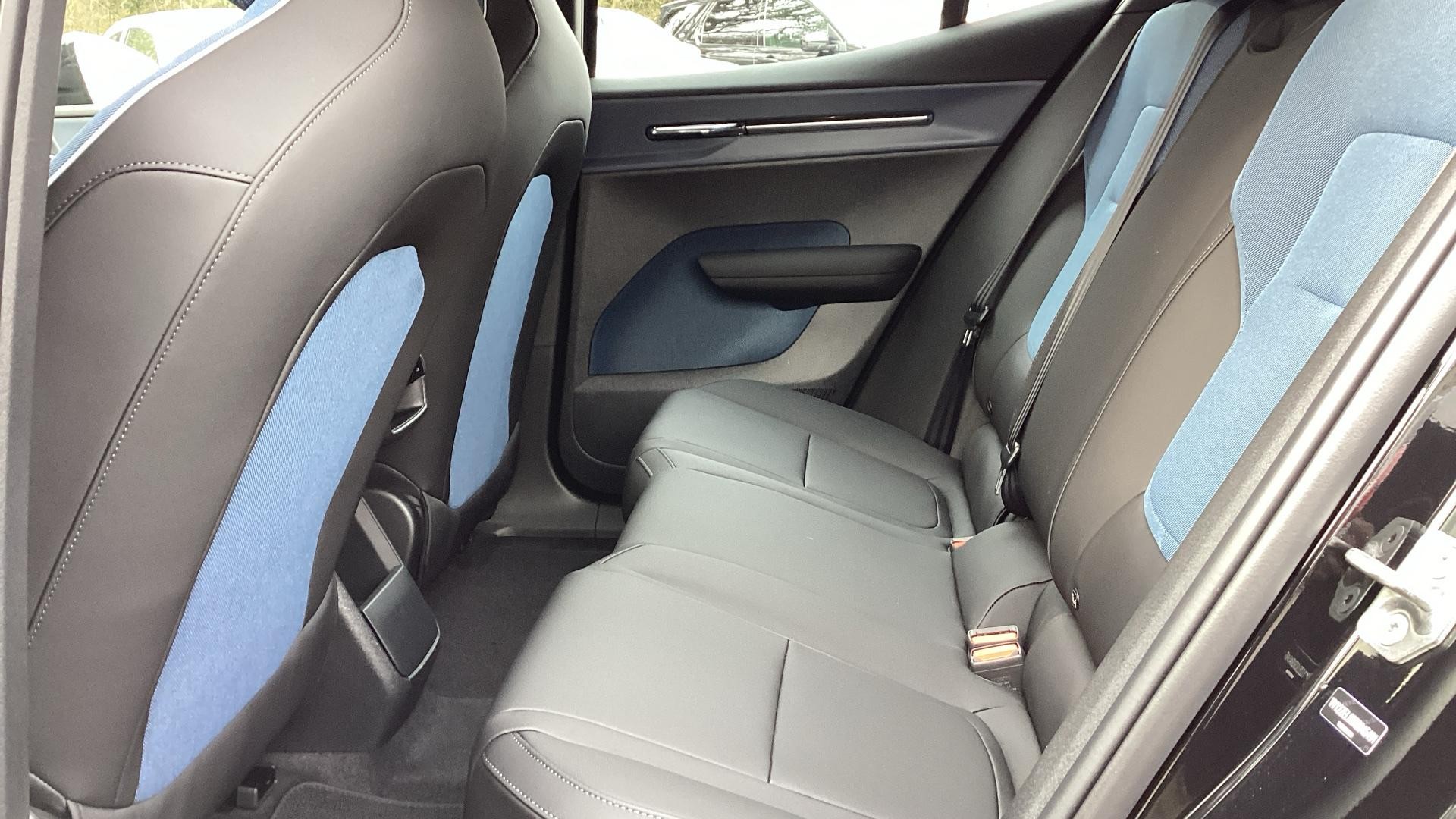 Volvo EX30 Image 32
