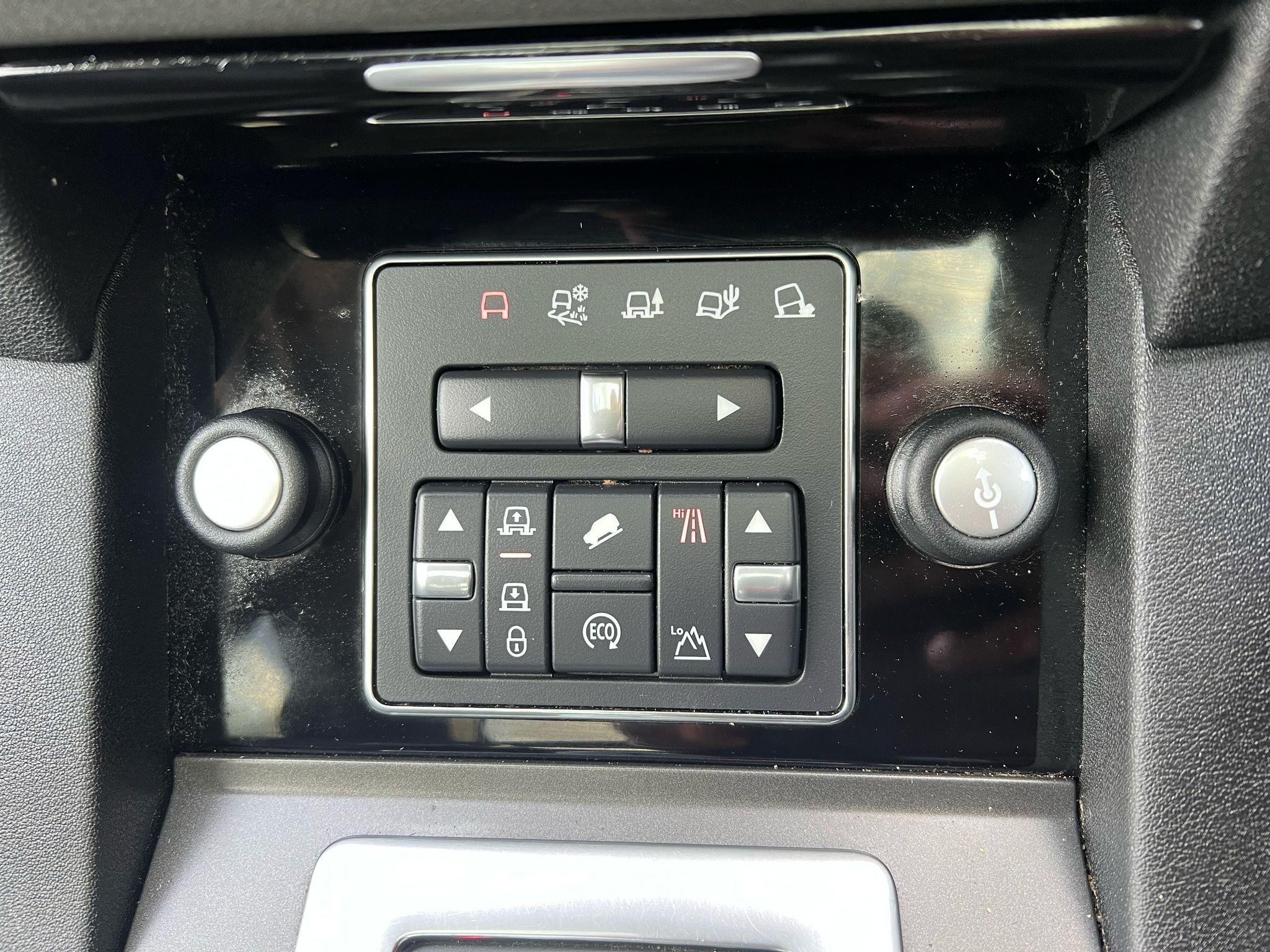 Land Rover Discovery 4 Image 16