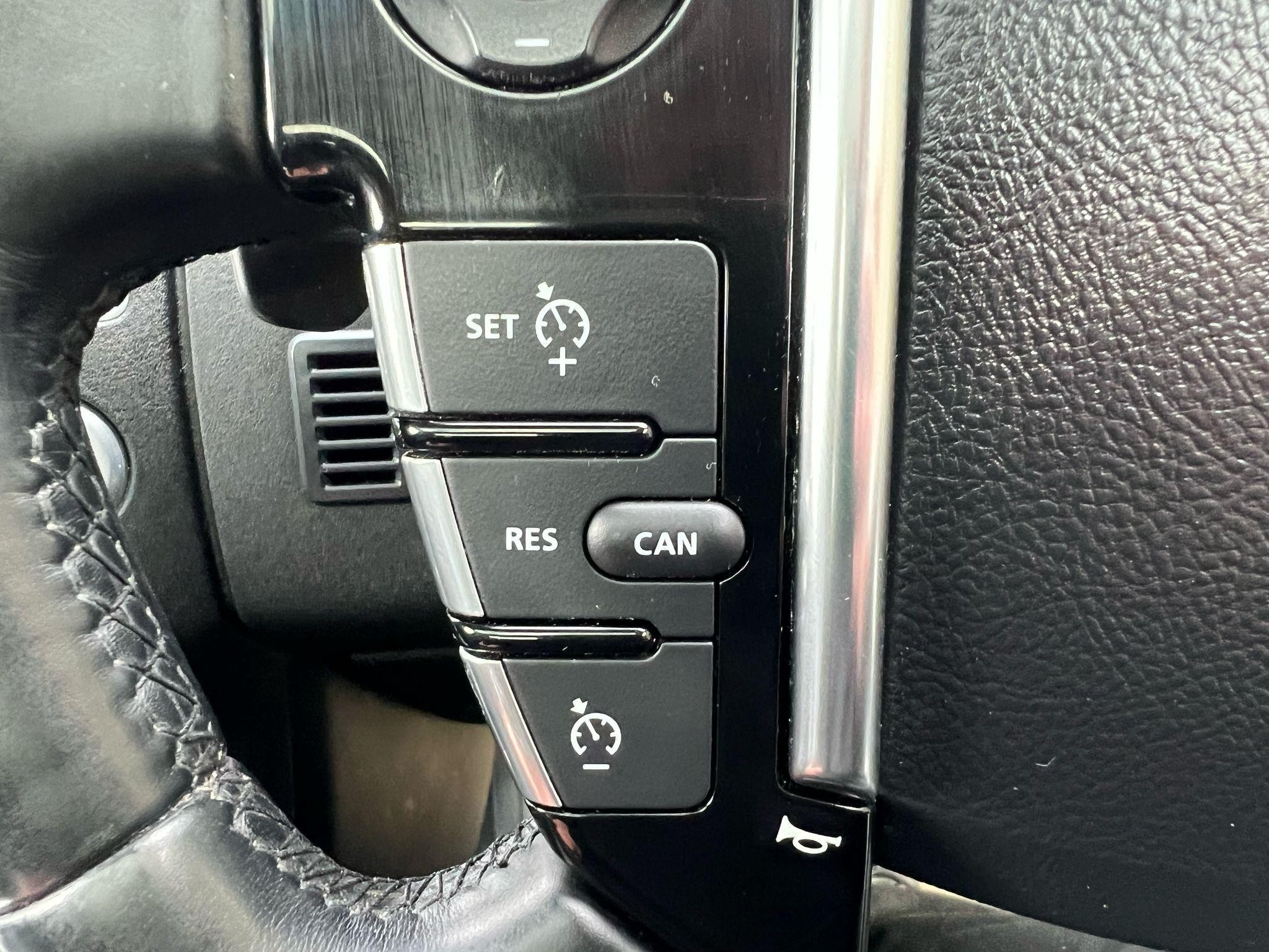 Land Rover Discovery 4 Image 18