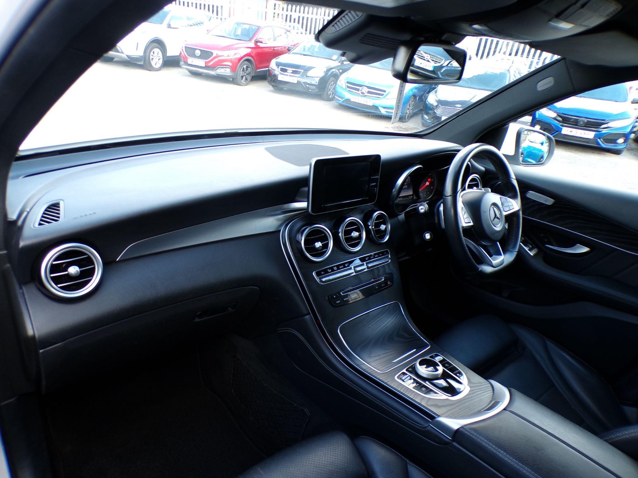Mercedes-Benz GLC Image 10