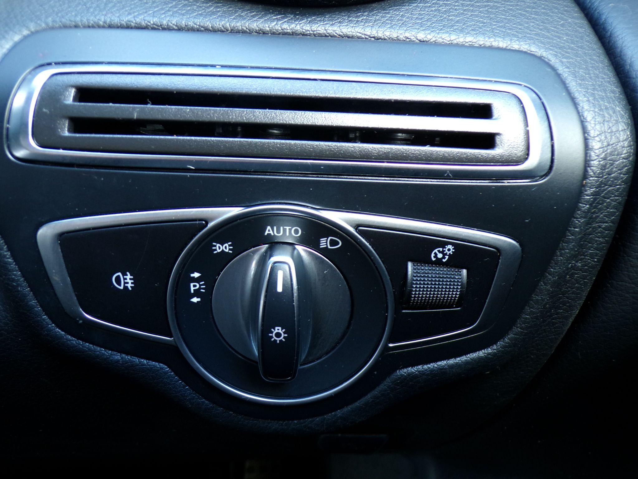 Mercedes-Benz GLC Image 16