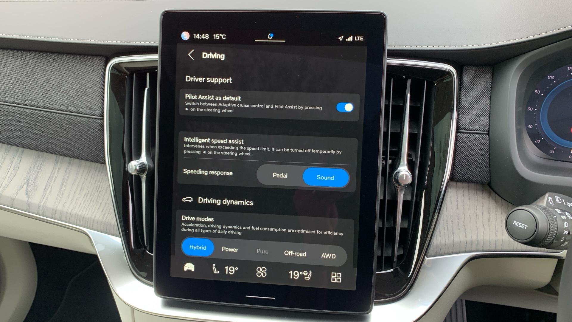Volvo XC90 Image 21