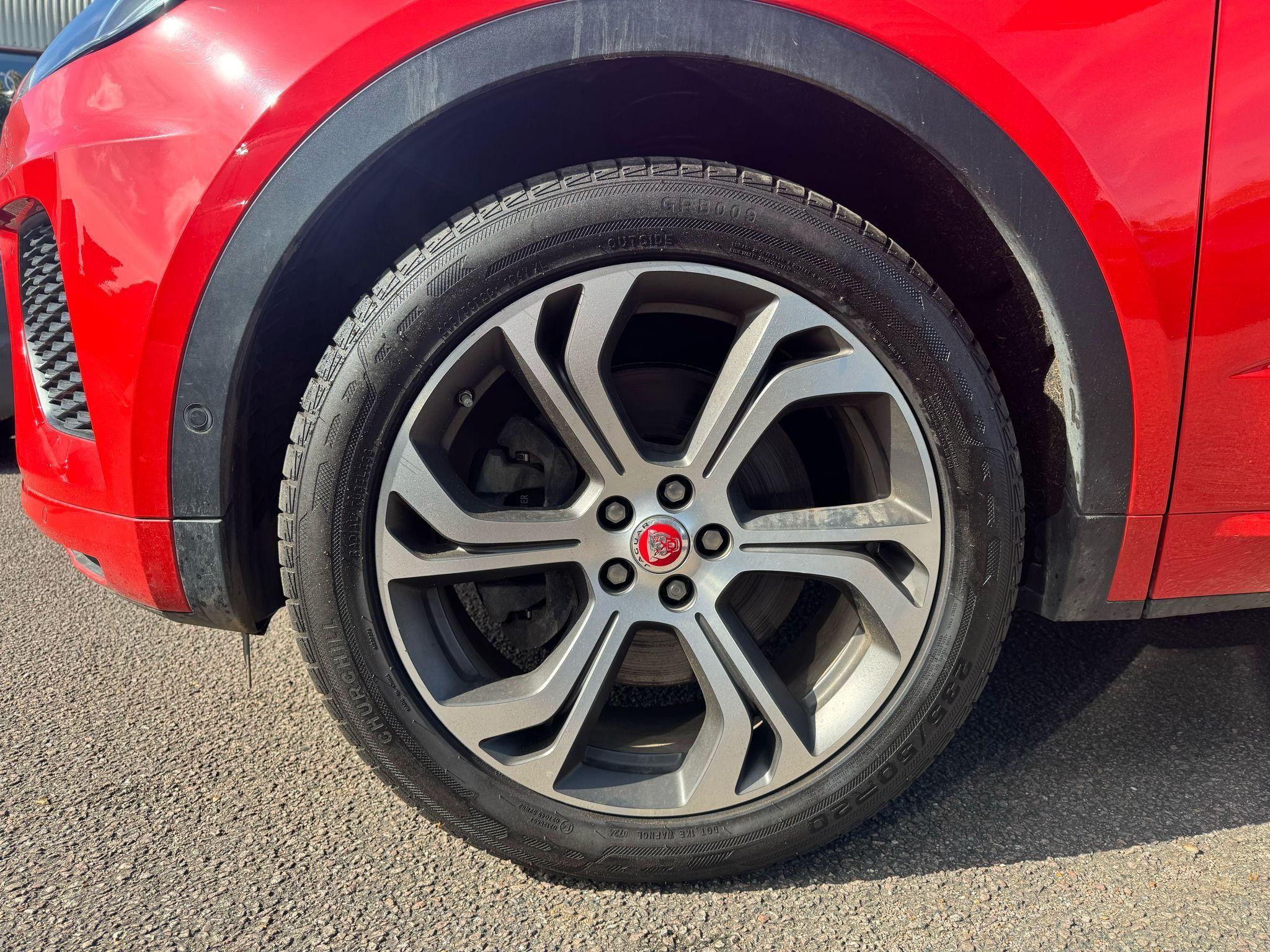 Jaguar E-Pace Image 9