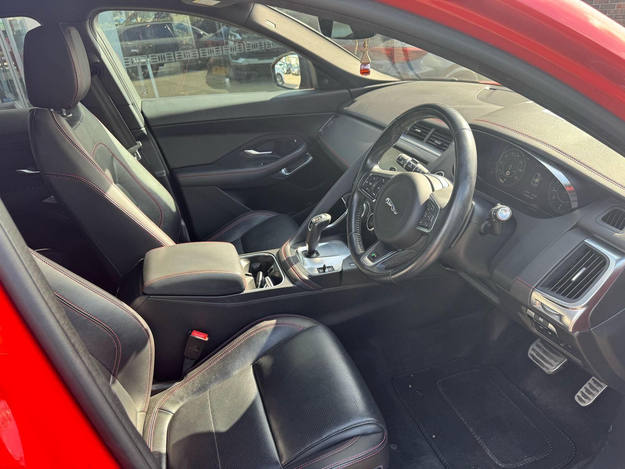 Jaguar E-Pace Image 11