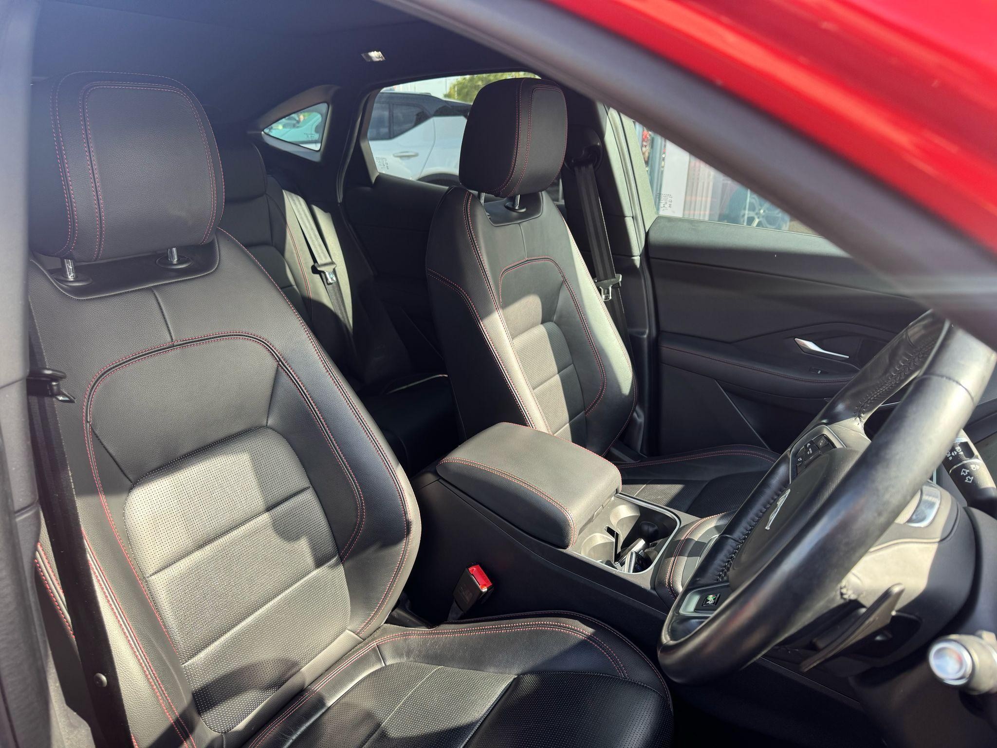 Jaguar E-Pace Image 16